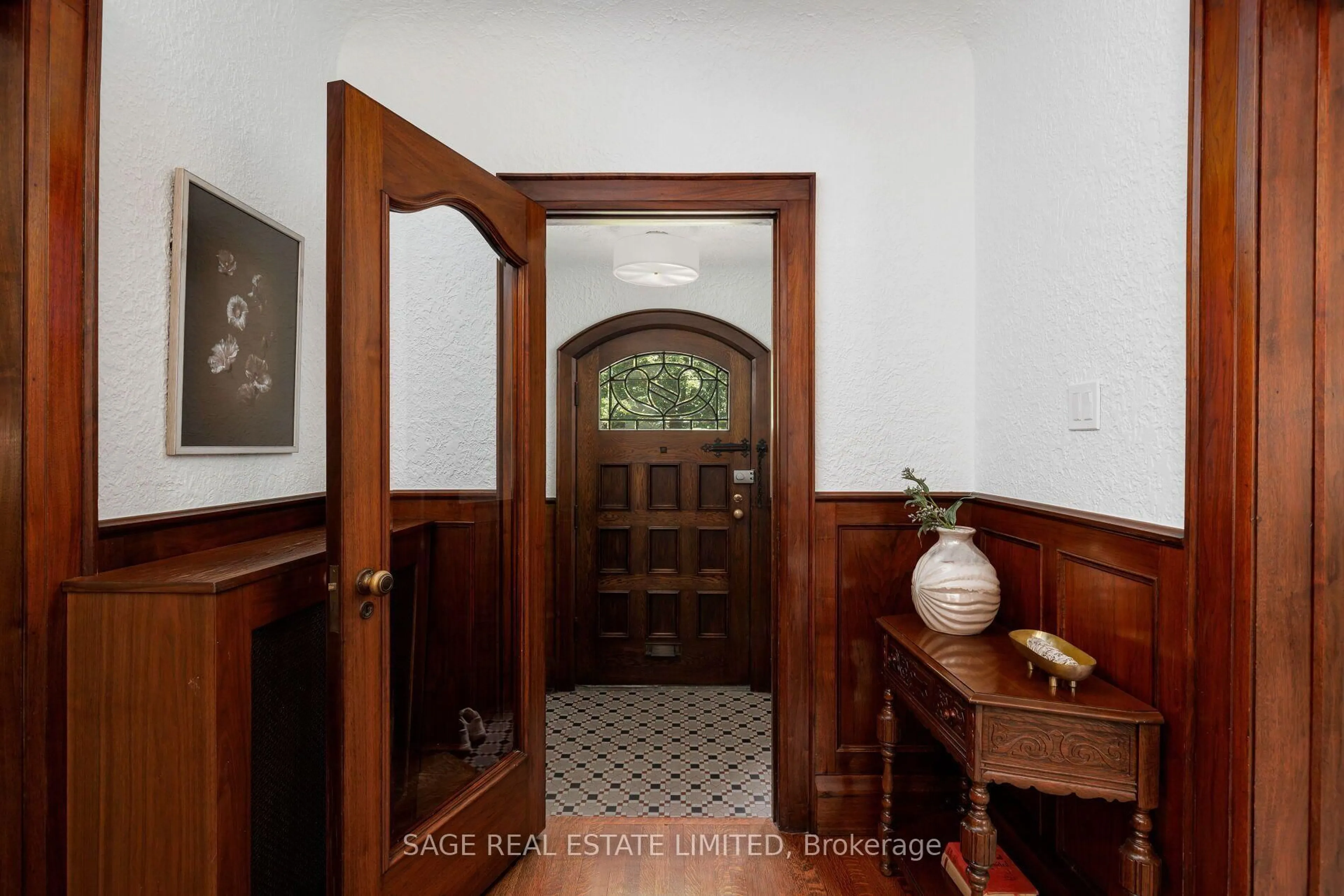 Indoor foyer for 78 The Kingsway, Toronto Ontario M8X 2T5