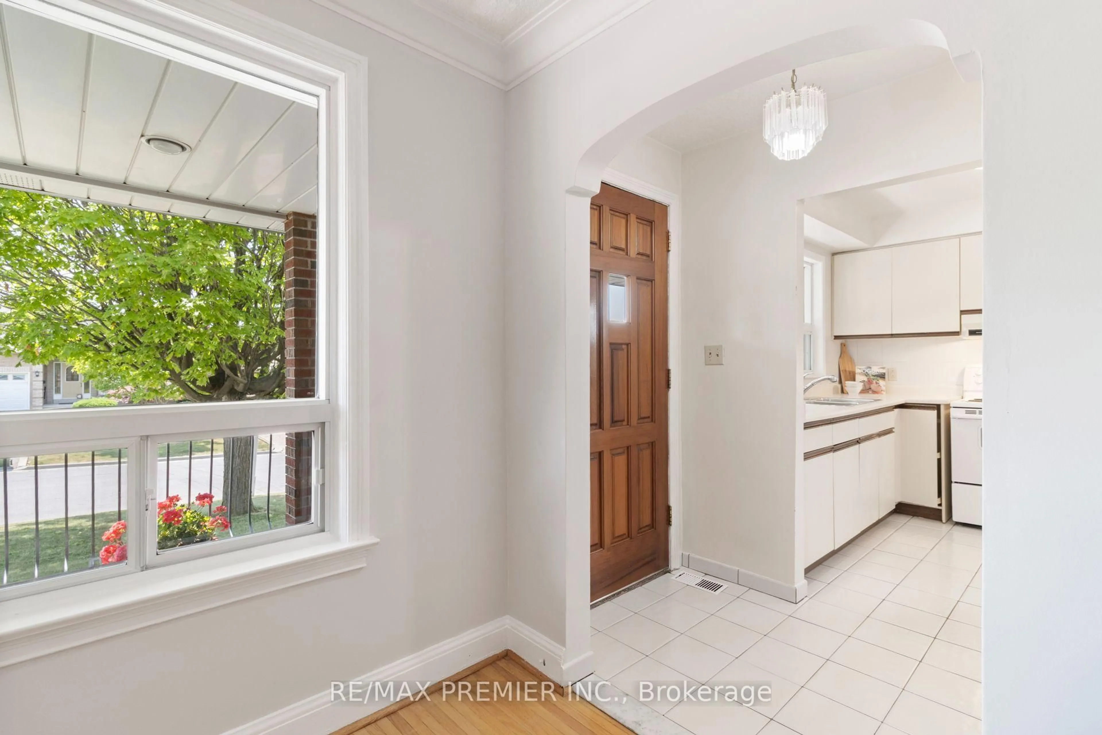 Indoor entryway for 30 Forthbridge Cres, Toronto Ontario M3M 2A1
