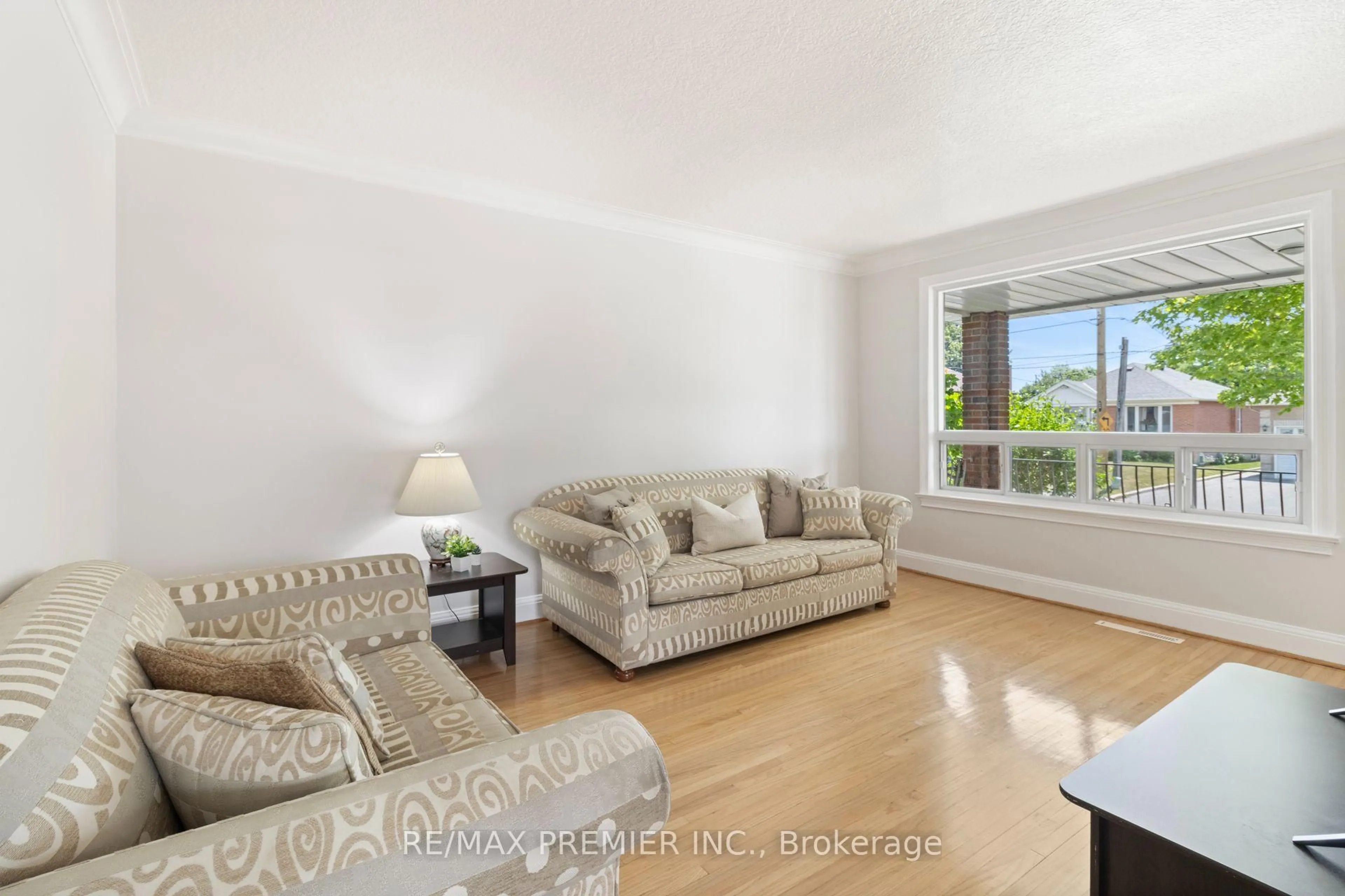 Living room with furniture, unknown for 30 Forthbridge Cres, Toronto Ontario M3M 2A1