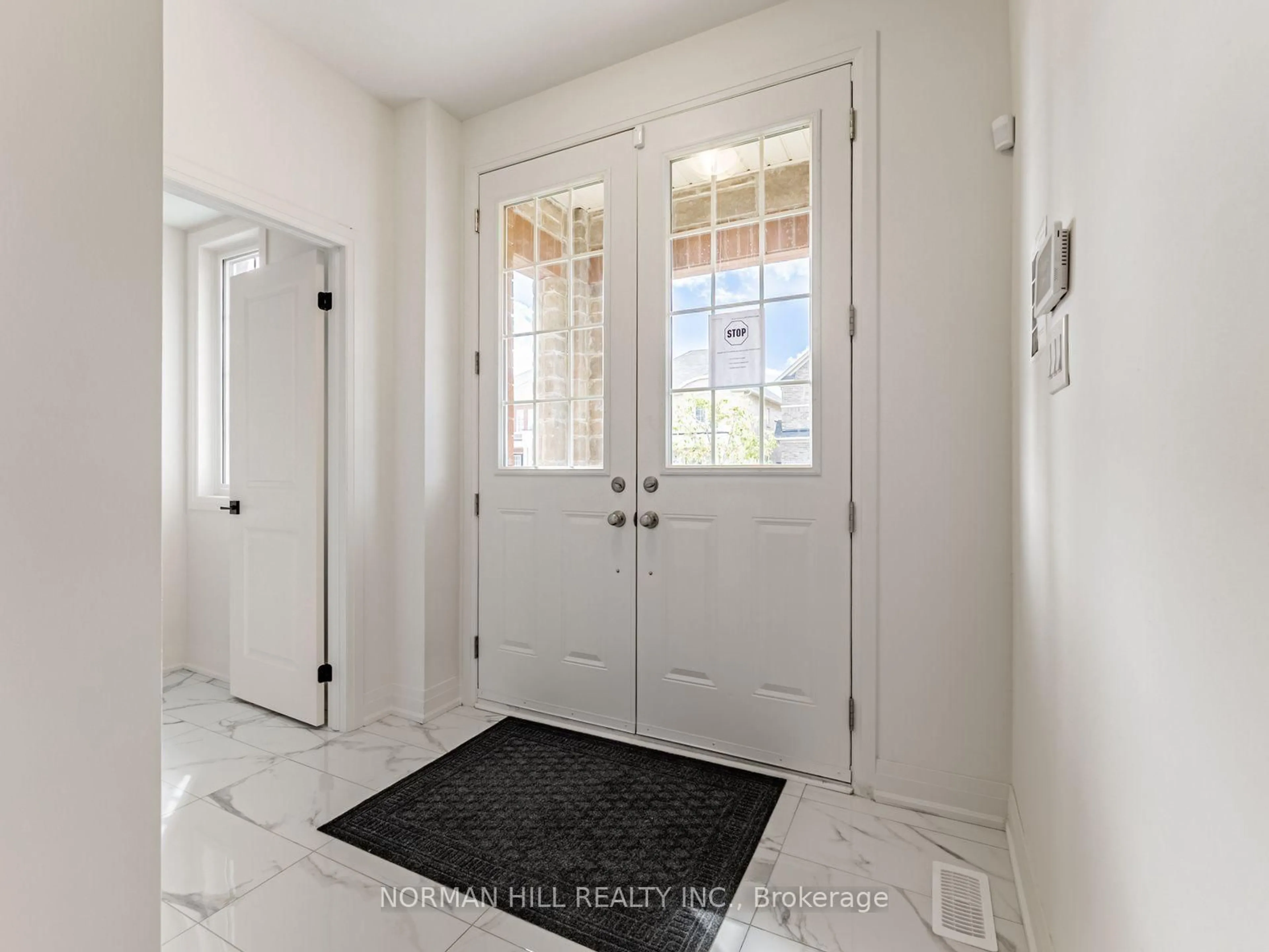 Indoor entryway for 9 Lilestone Dr, Brampton Ontario L6X 0B3