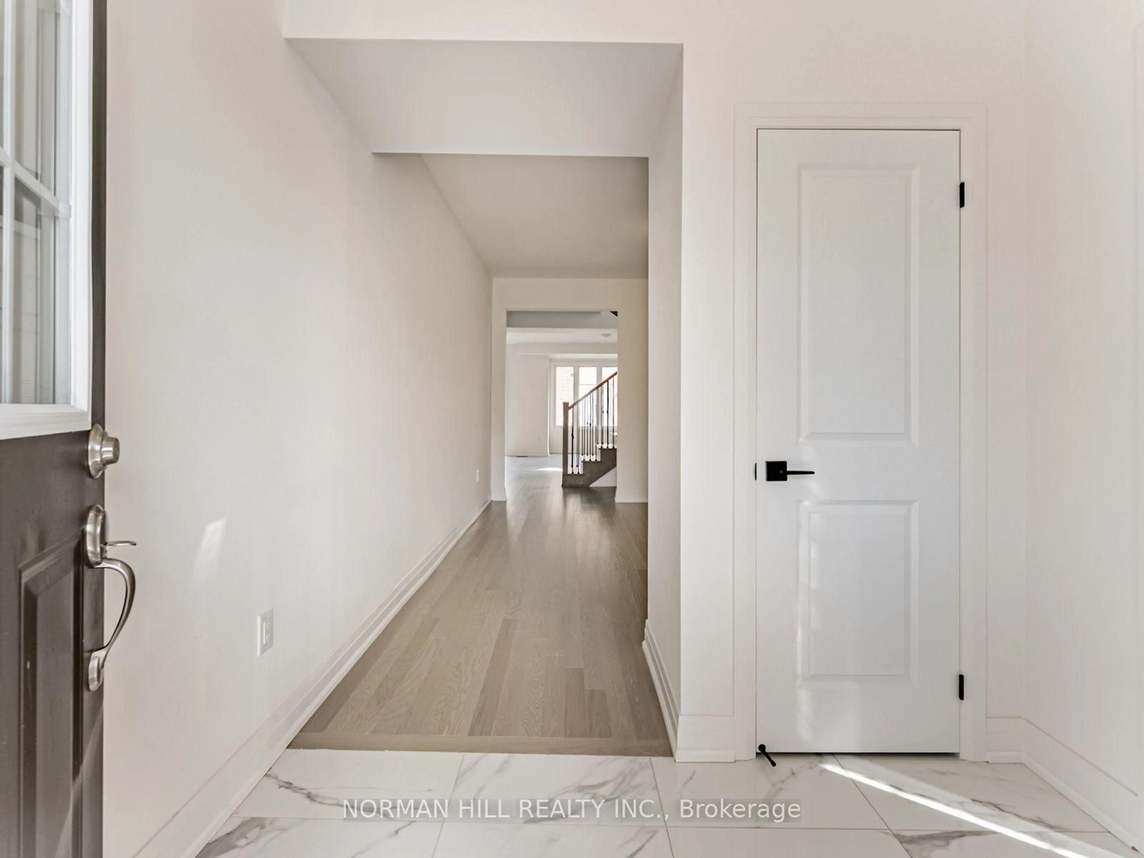 Indoor entryway for 9 Lilestone Dr, Brampton Ontario L6X 0B3