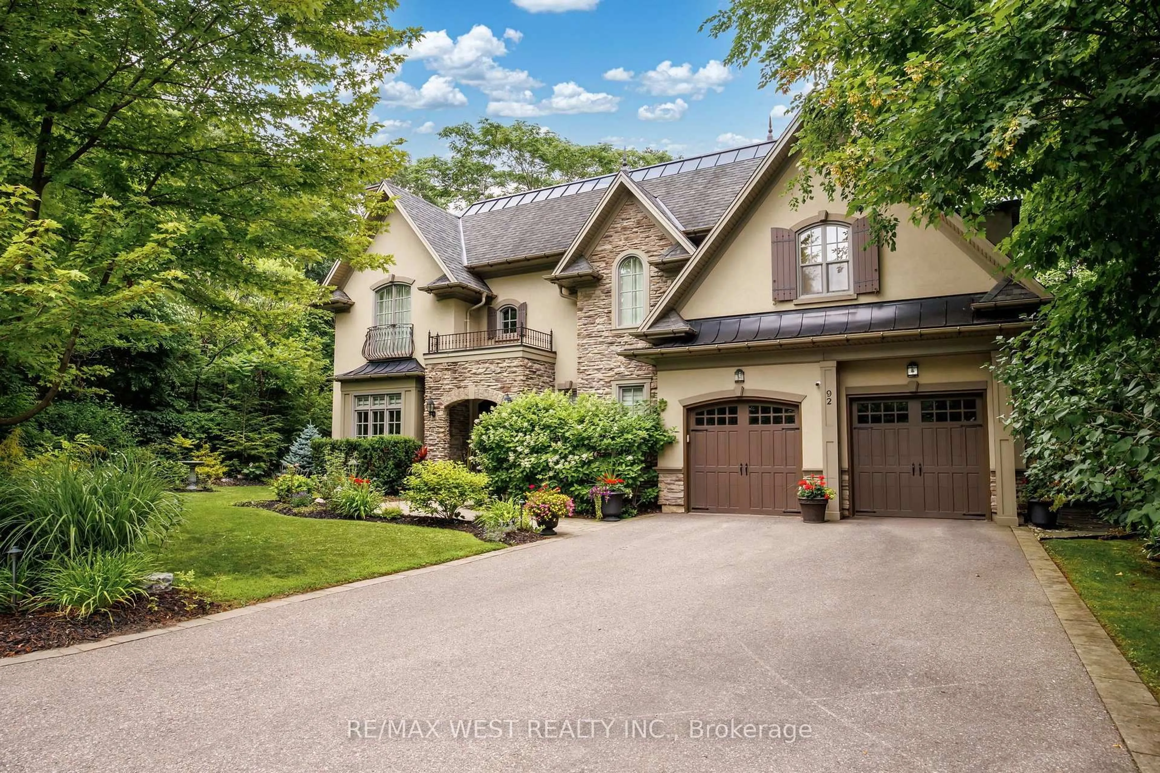 Home with brick exterior material, street for 92 Pinetree Way, Mississauga Ontario L5G 2R1