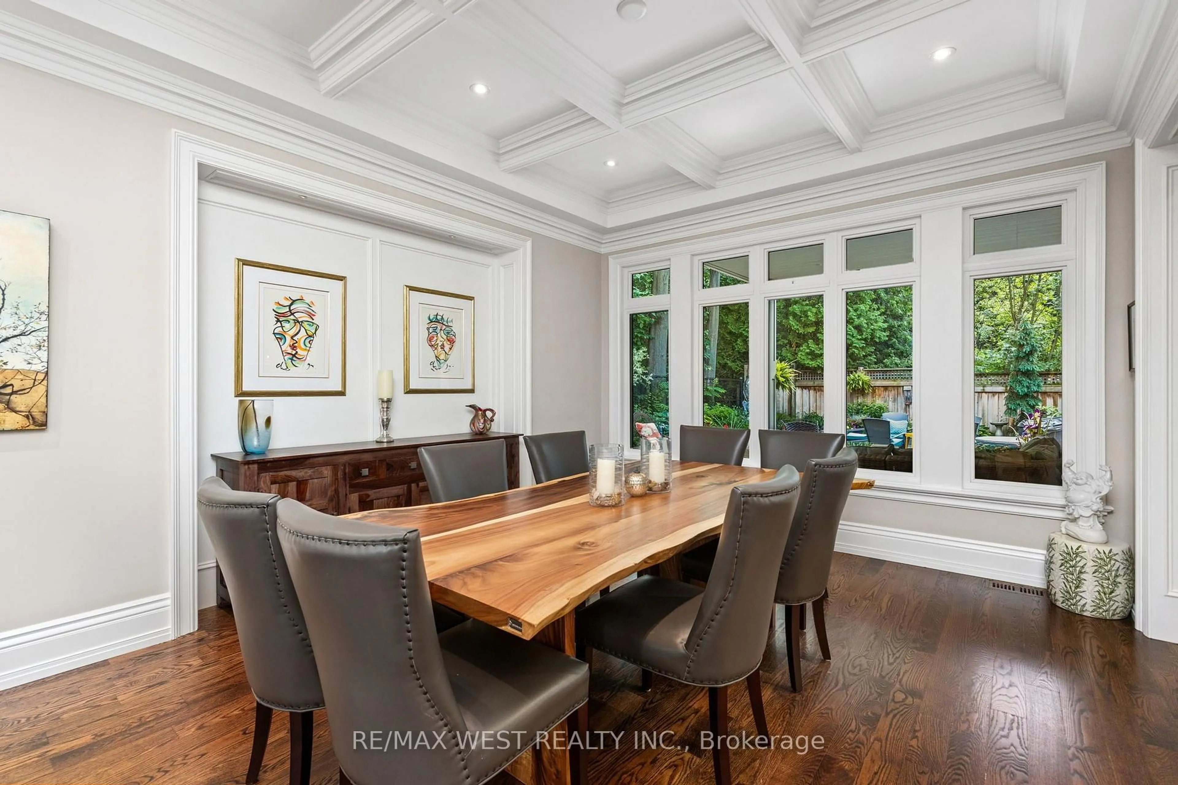 Dining room, wood/laminate floor for 92 Pinetree Way, Mississauga Ontario L5G 2R1