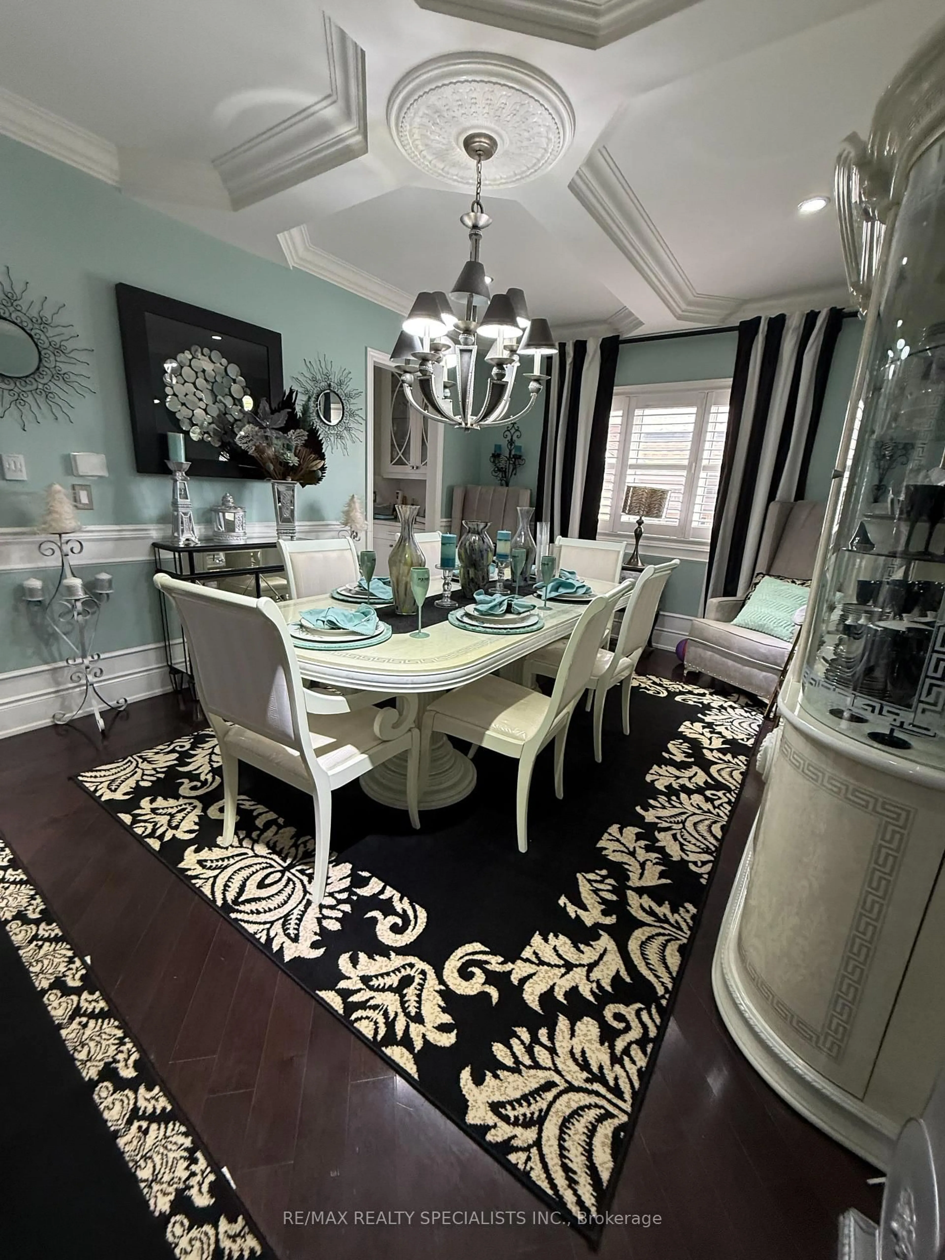 Dining room, carpet floor for 4 Burlwood Rd, Brampton Ontario L6P 4E9