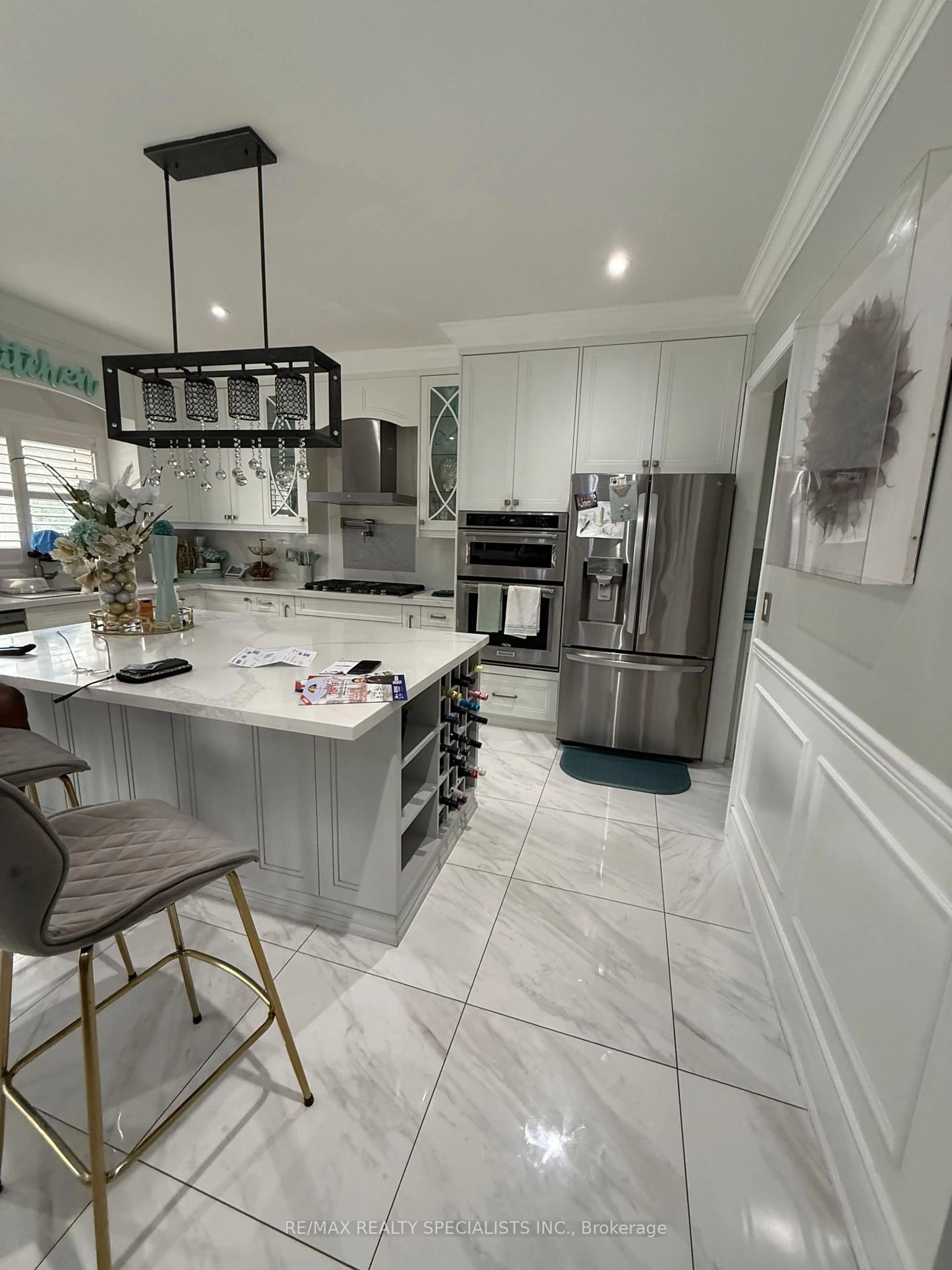 Contemporary kitchen, ceramic/tile floor for 4 Burlwood Rd, Brampton Ontario L6P 4E9