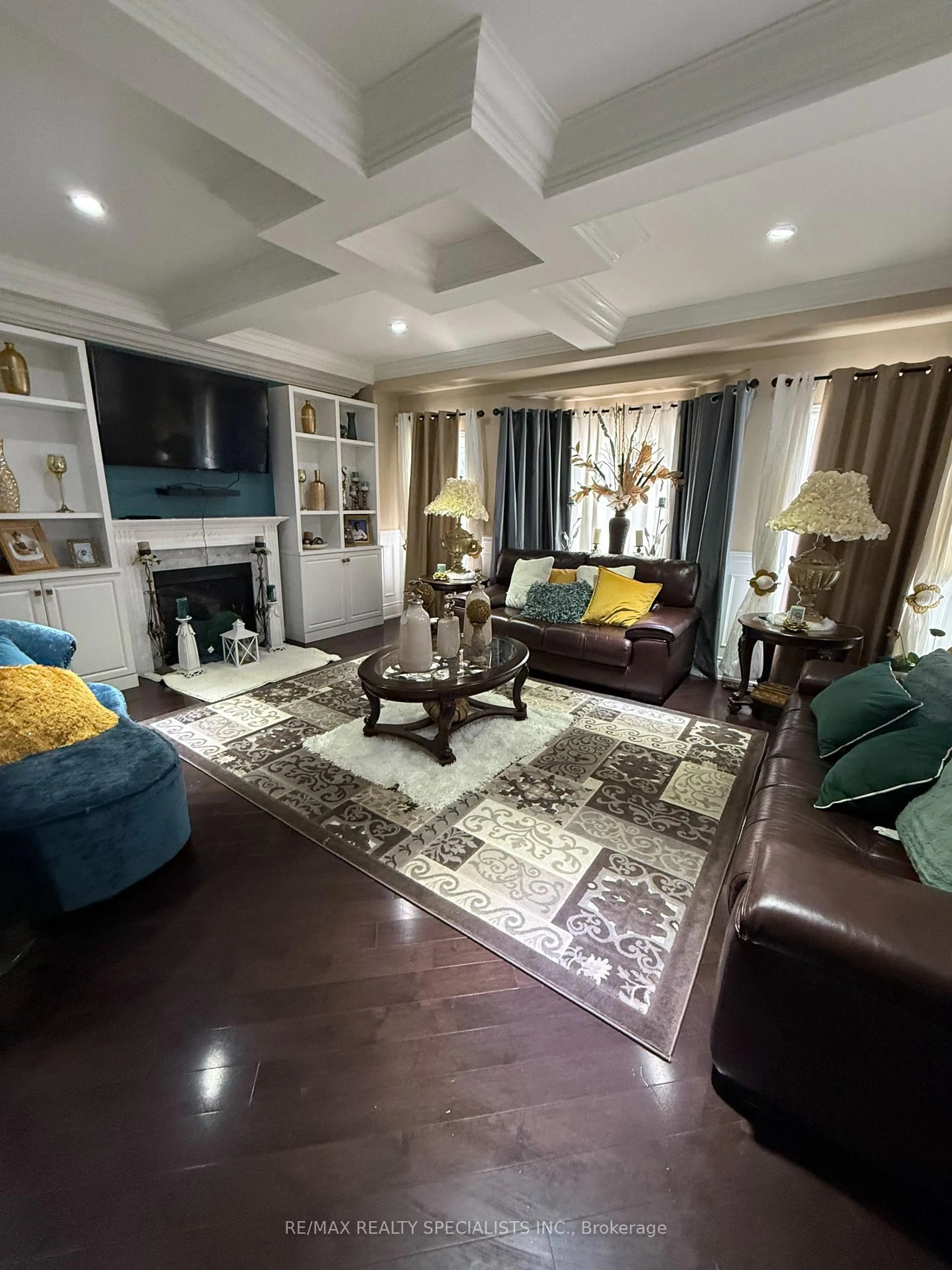 Living room with furniture, unknown for 4 Burlwood Rd, Brampton Ontario L6P 4E9