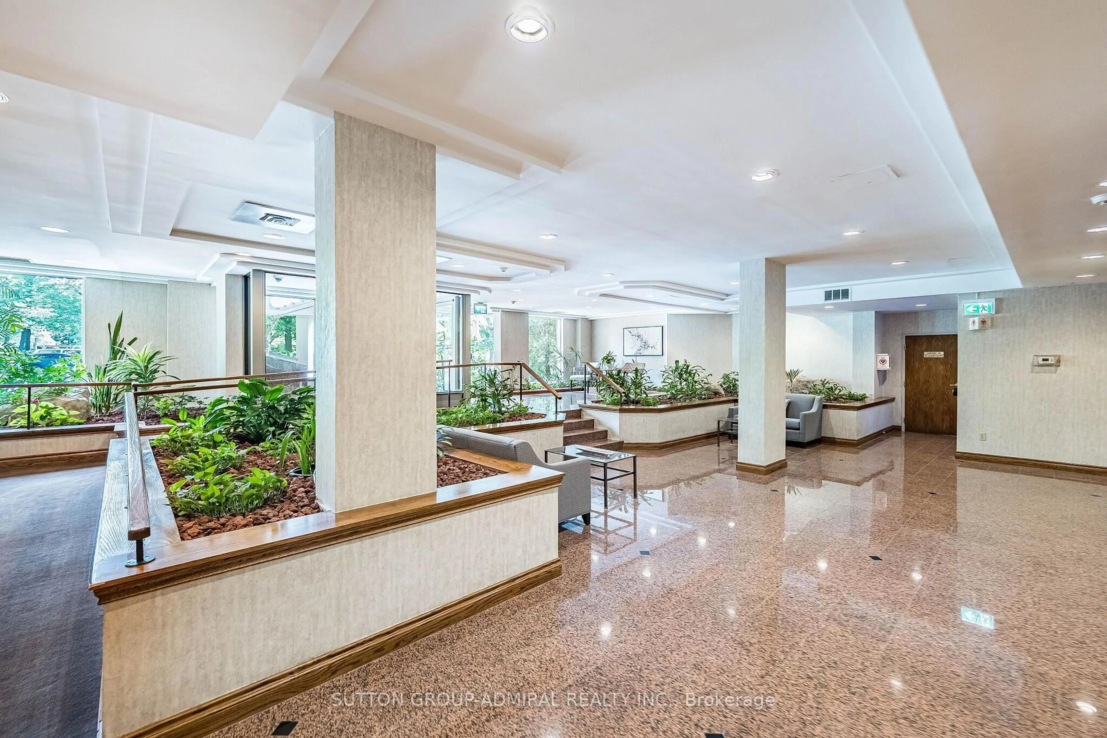 Lobby for 1901 Pilgrims Way #604, Oakville Ontario L6M 2W9