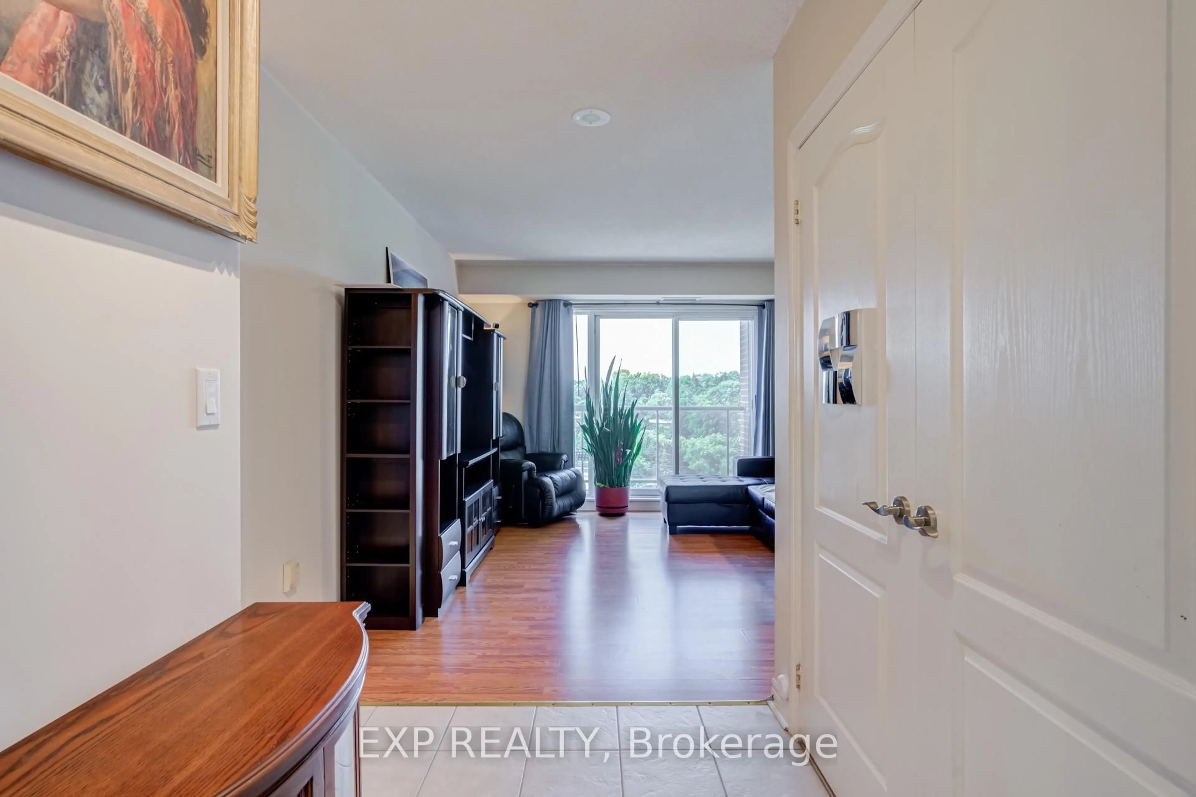 Indoor entryway for 2088 Lawrence Ave #707, Toronto Ontario M9N 3Z9