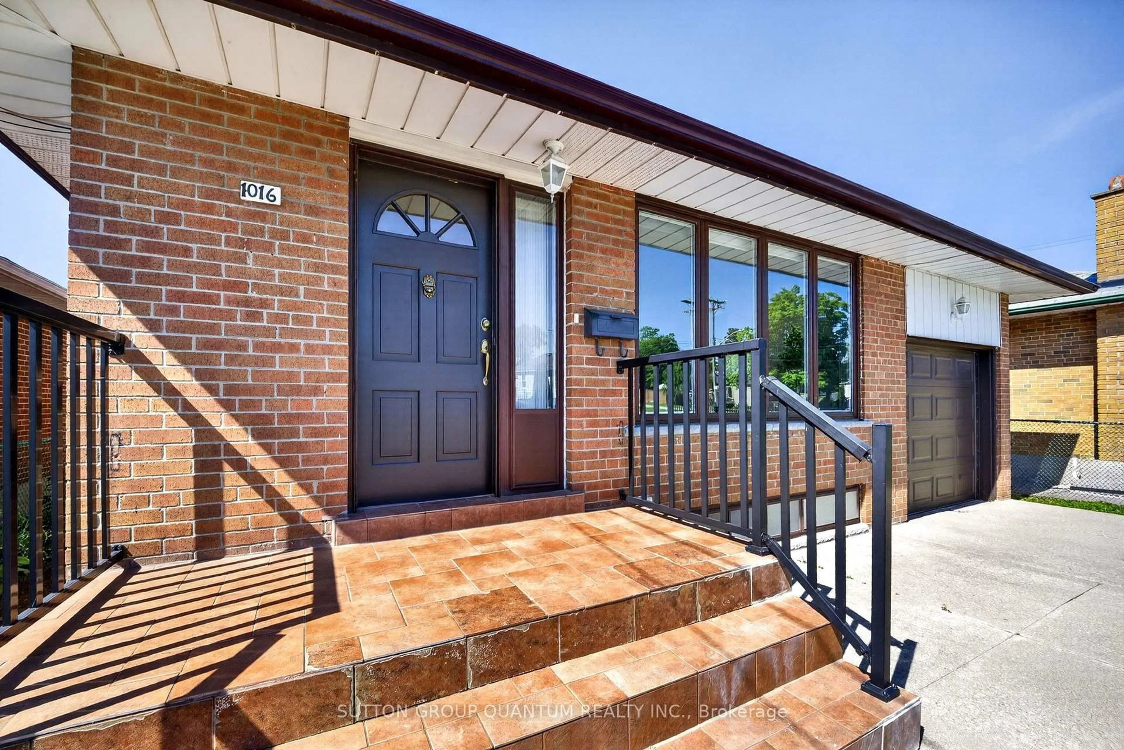Home with brick exterior material, street for 1016 East Ave, Mississauga Ontario L5E 1W8