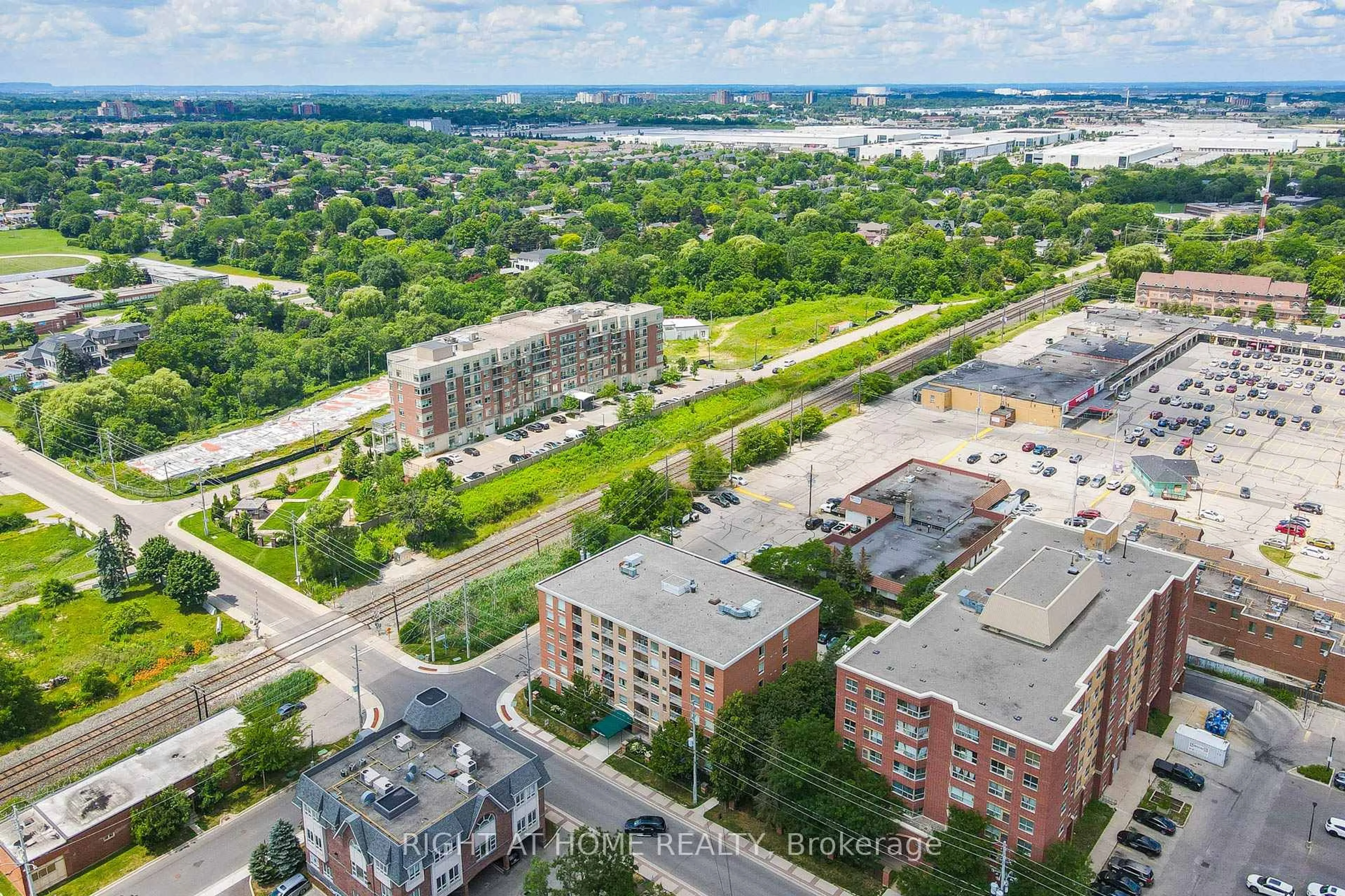 A pic from outside/outdoor area/front of a property/back of a property/a pic from drone, city buildings view from balcony for 32 Tannery St #607, Mississauga Ontario L5M 6T6