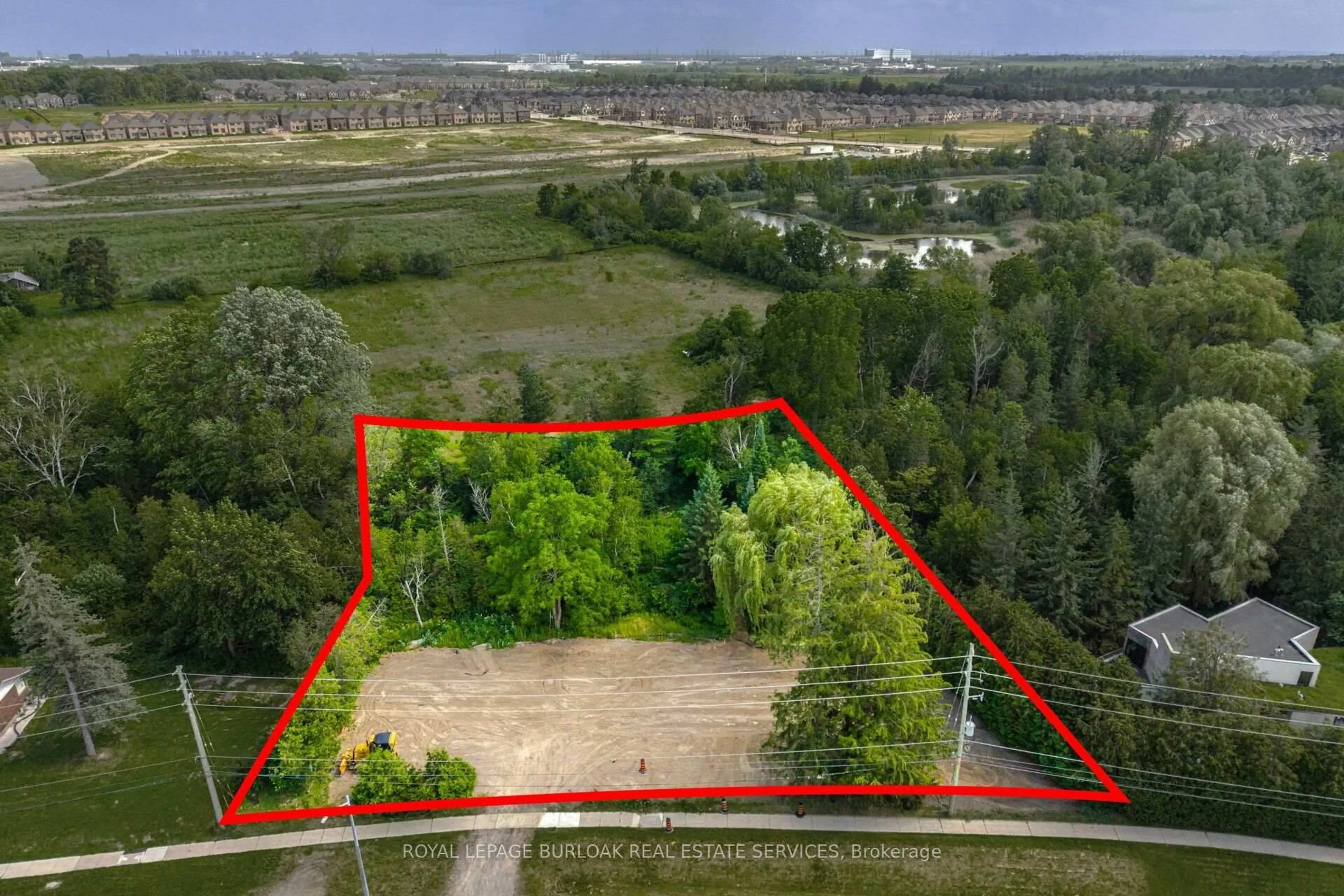 A pic from outside/outdoor area/front of a property/back of a property/a pic from drone, forest/trees view for 2207 Embleton Rd, Brampton Ontario L6Y 0G2