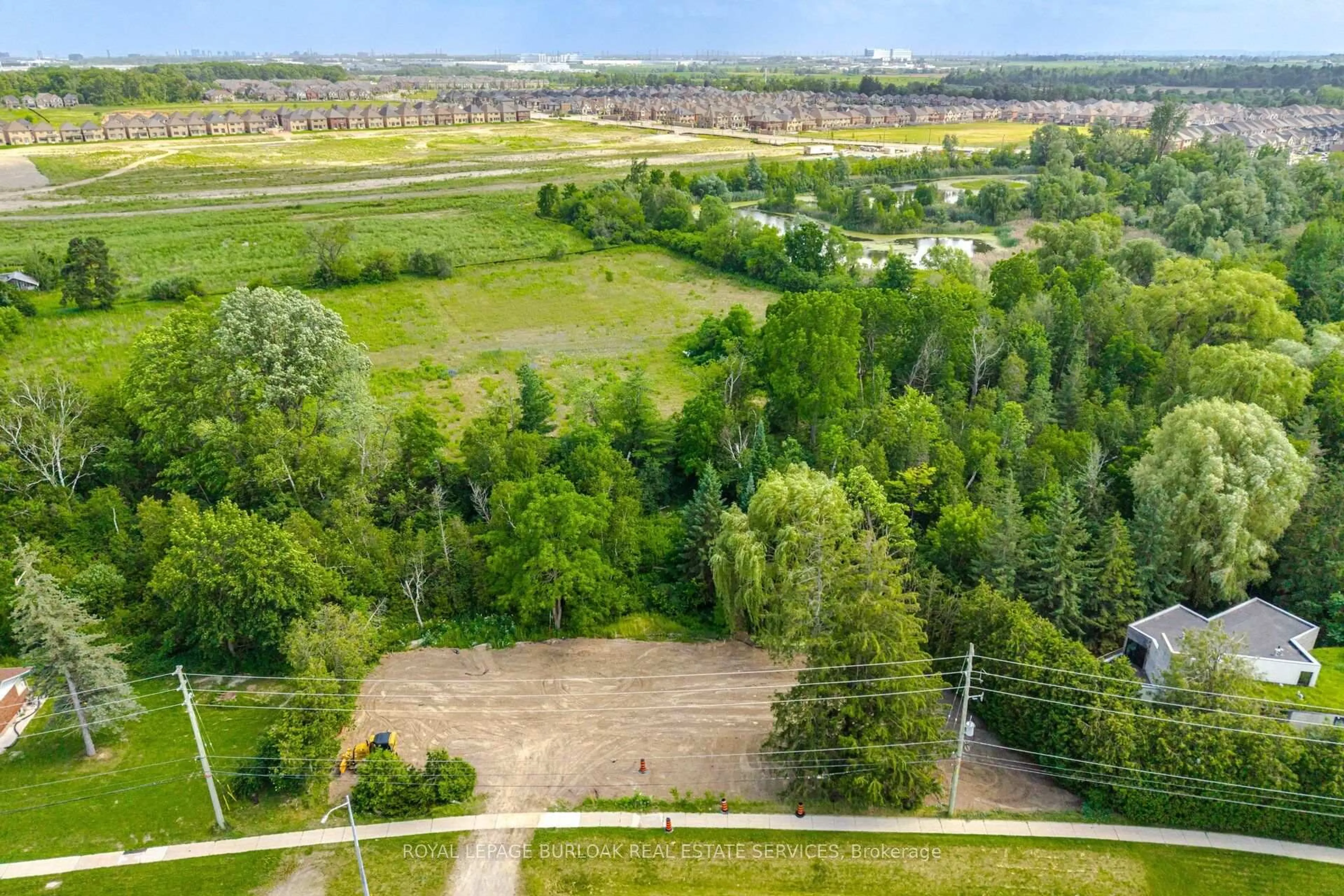 A pic from outside/outdoor area/front of a property/back of a property/a pic from drone, forest/trees view for 2207 Embleton Rd, Brampton Ontario L6Y 0G2
