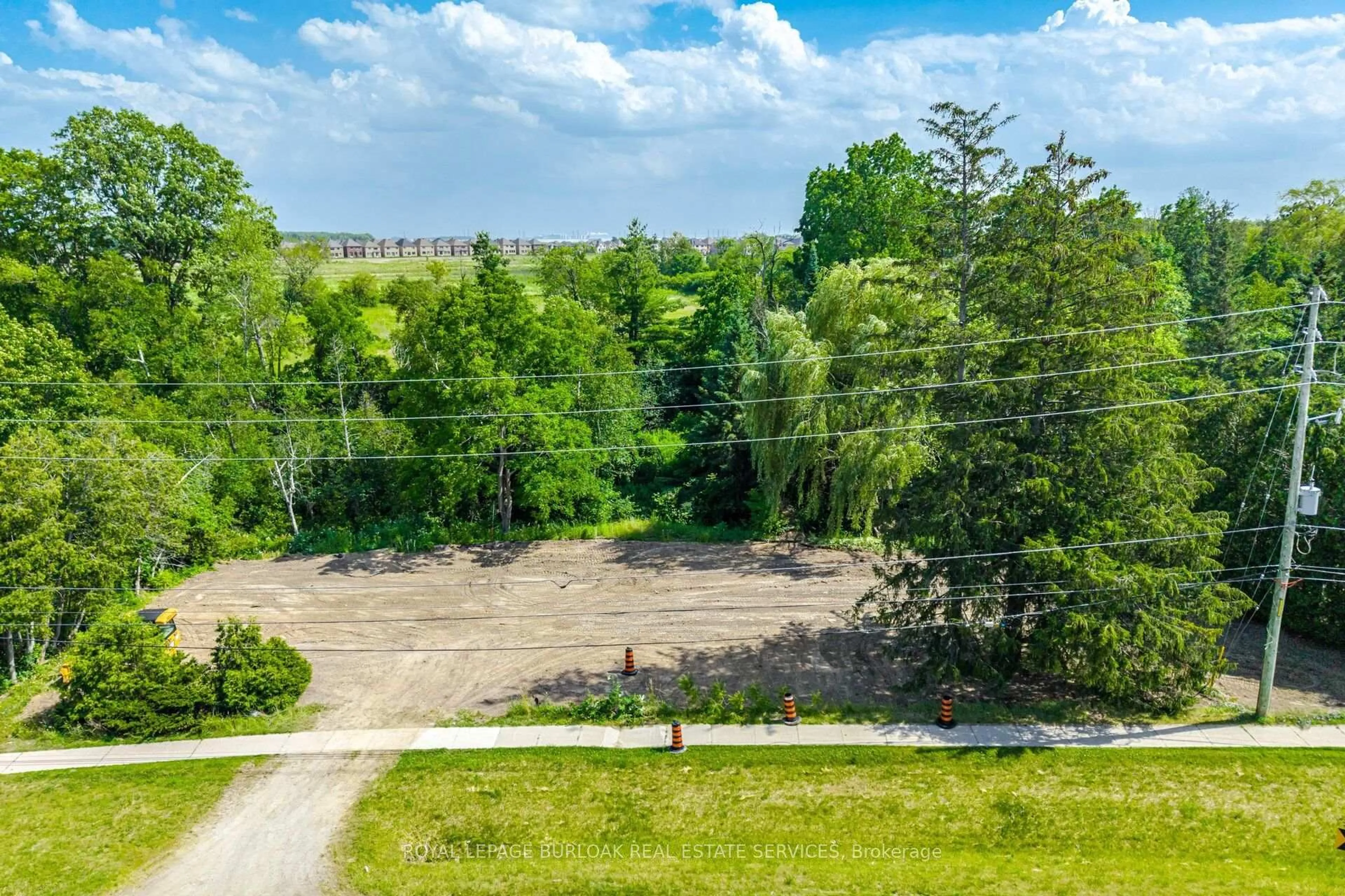 A pic from outside/outdoor area/front of a property/back of a property/a pic from drone, forest/trees view for 2207 Embleton Rd, Brampton Ontario L6Y 0G2