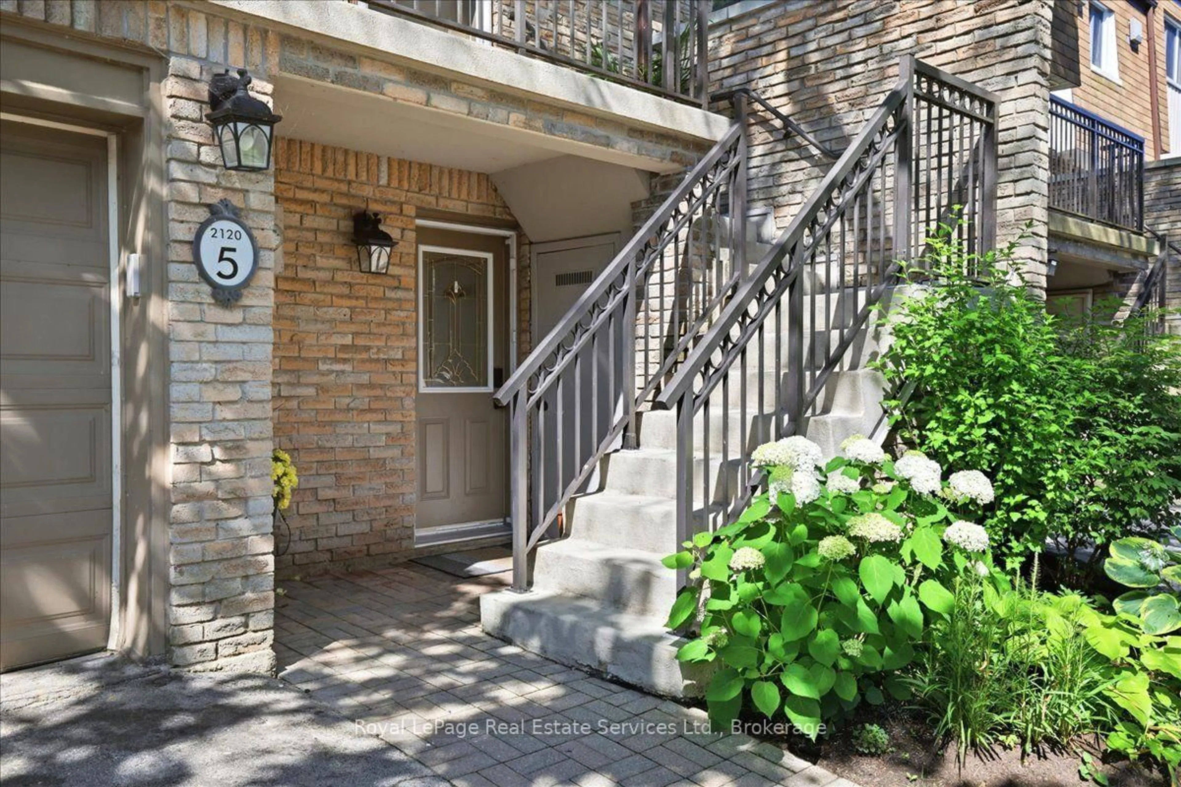 Unknown for 2120 Marine Dr #5, Oakville Ontario L6L 1B7