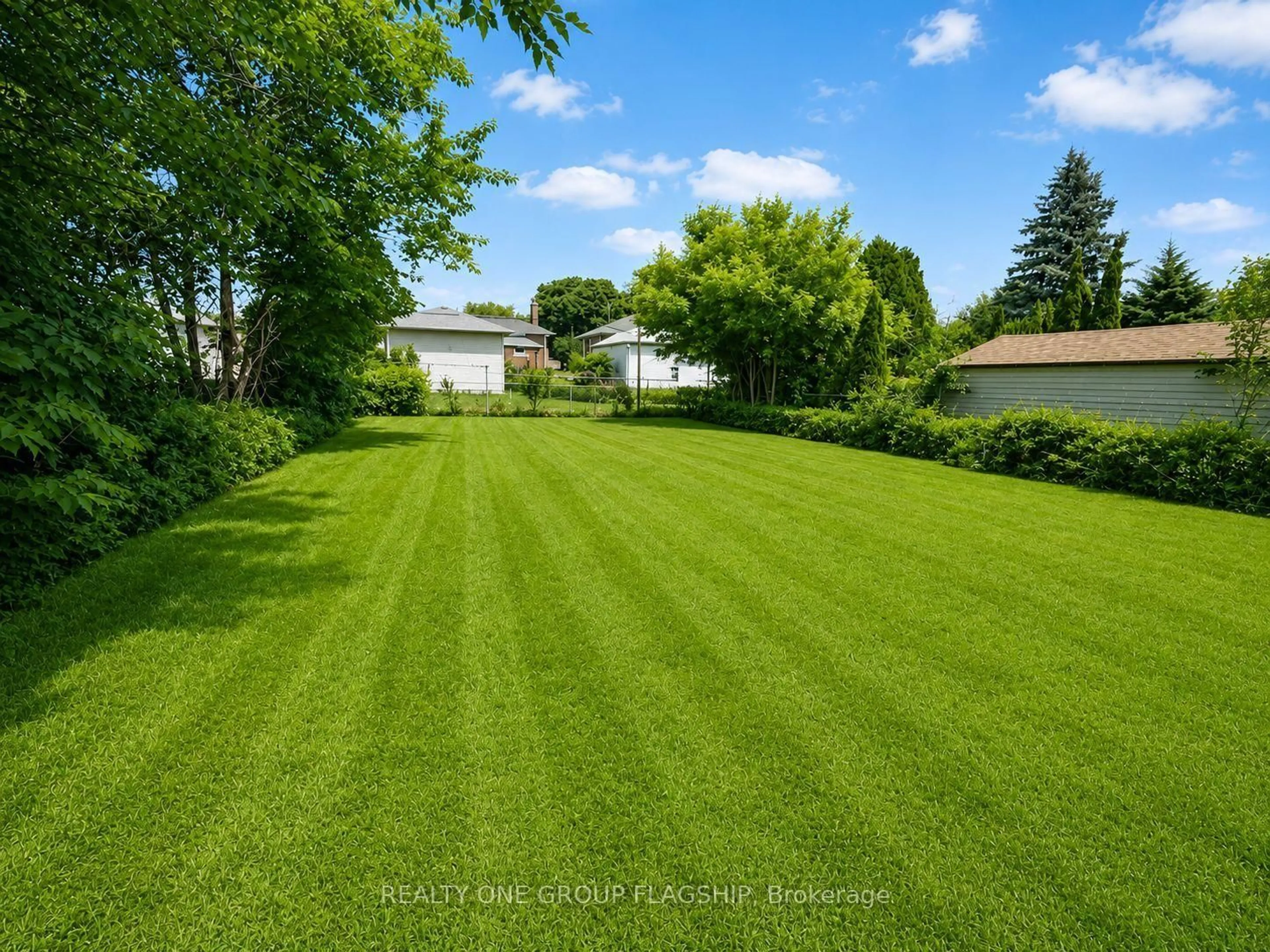 A pic from outside/outdoor area/front of a property/back of a property/a pic from drone, unknown for 102 Edgecroft Rd, Toronto Ontario M8Z 2C3