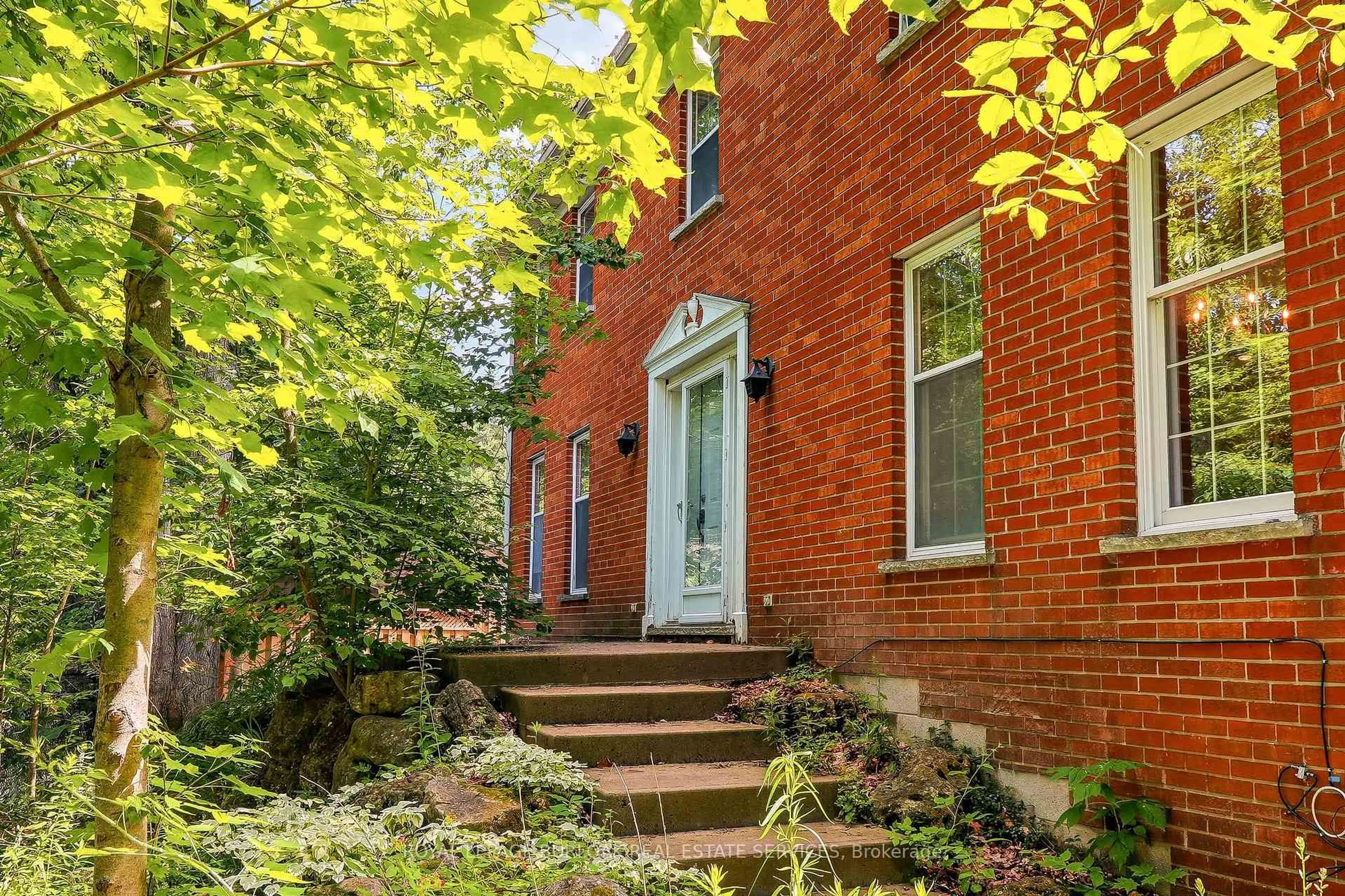 Home with brick exterior material, street for 2150 East St, Burlington Ontario L7P 0M3
