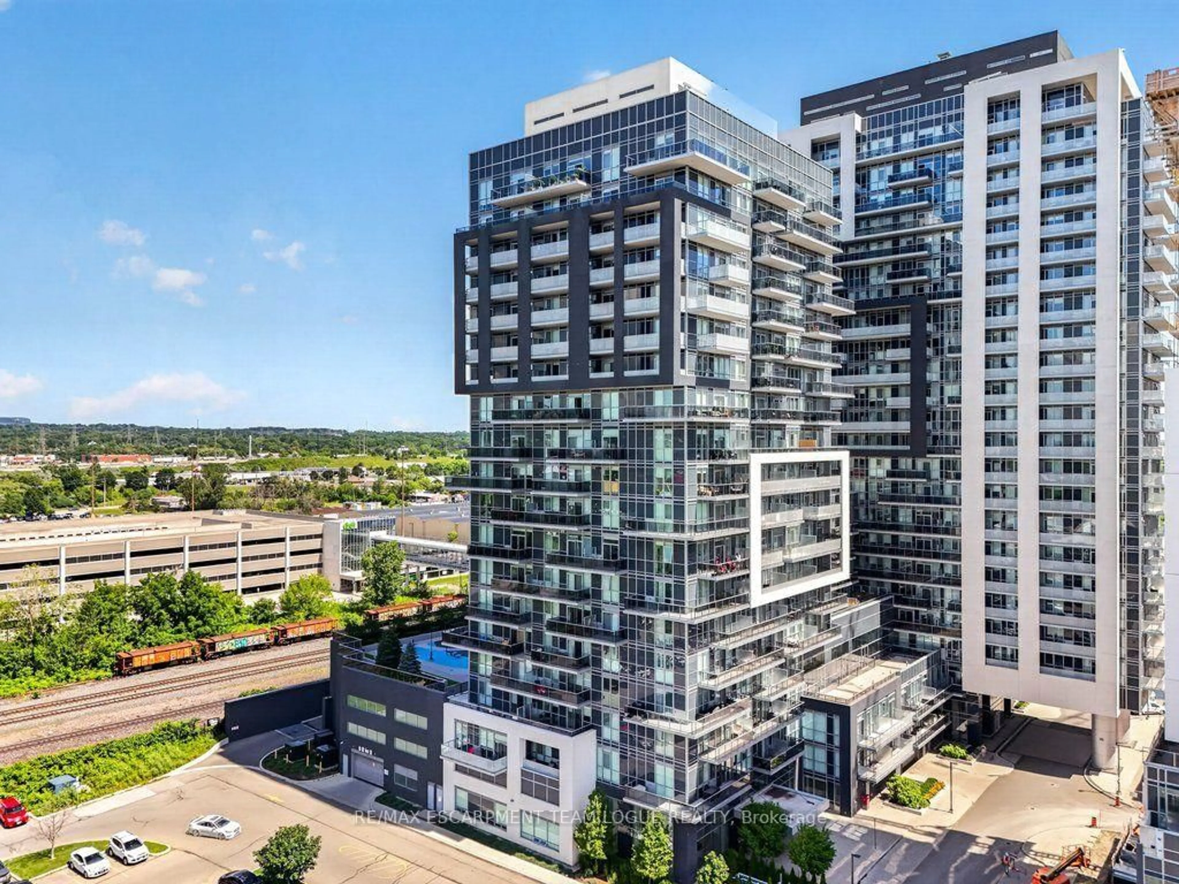 A pic from outside/outdoor area/front of a property/back of a property/a pic from drone, city buildings view from balcony for 2081 Fairview St #707, Burlington Ontario L7R 0E4