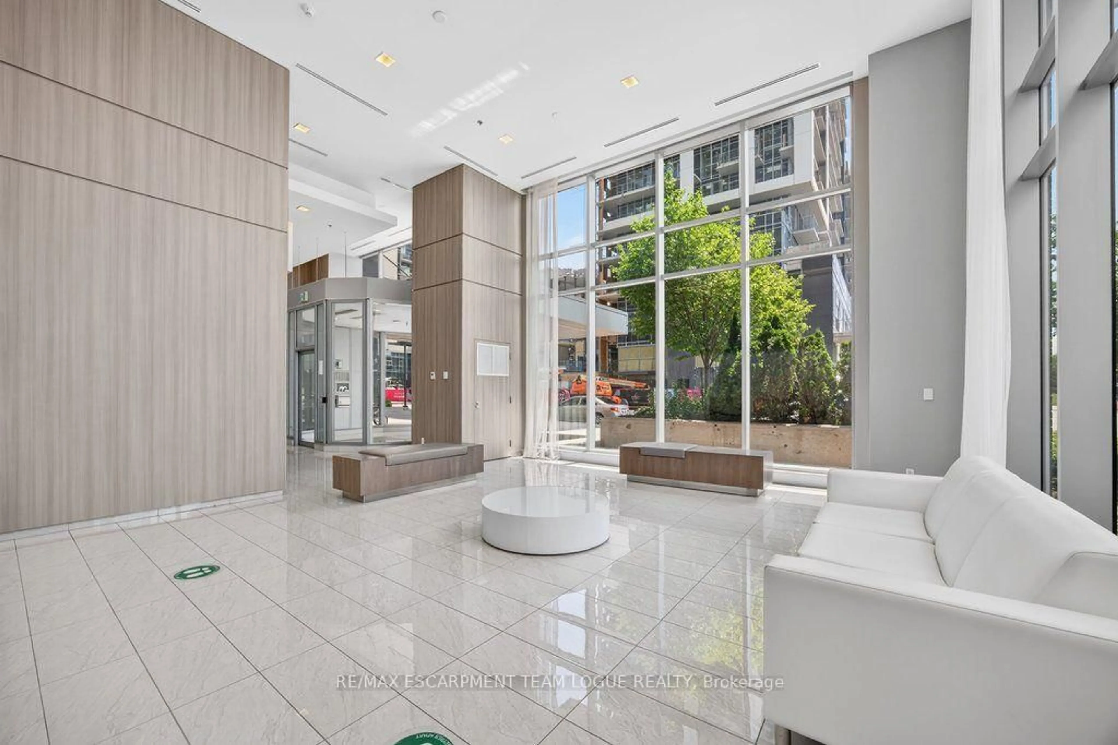 Lobby for 2081 Fairview St #707, Burlington Ontario L7R 0E4