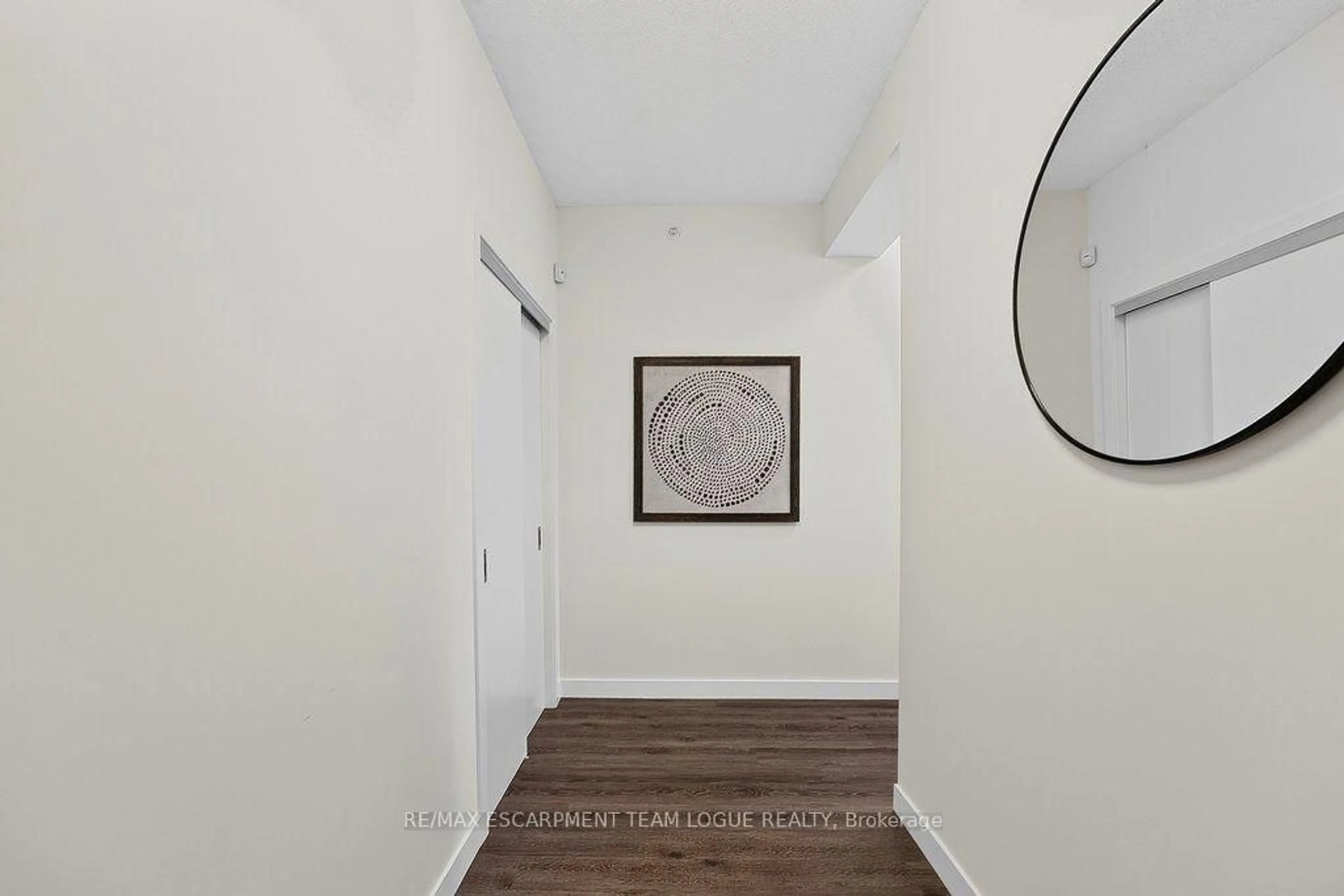 A pic of a room for 2081 Fairview St #707, Burlington Ontario L7R 0E4