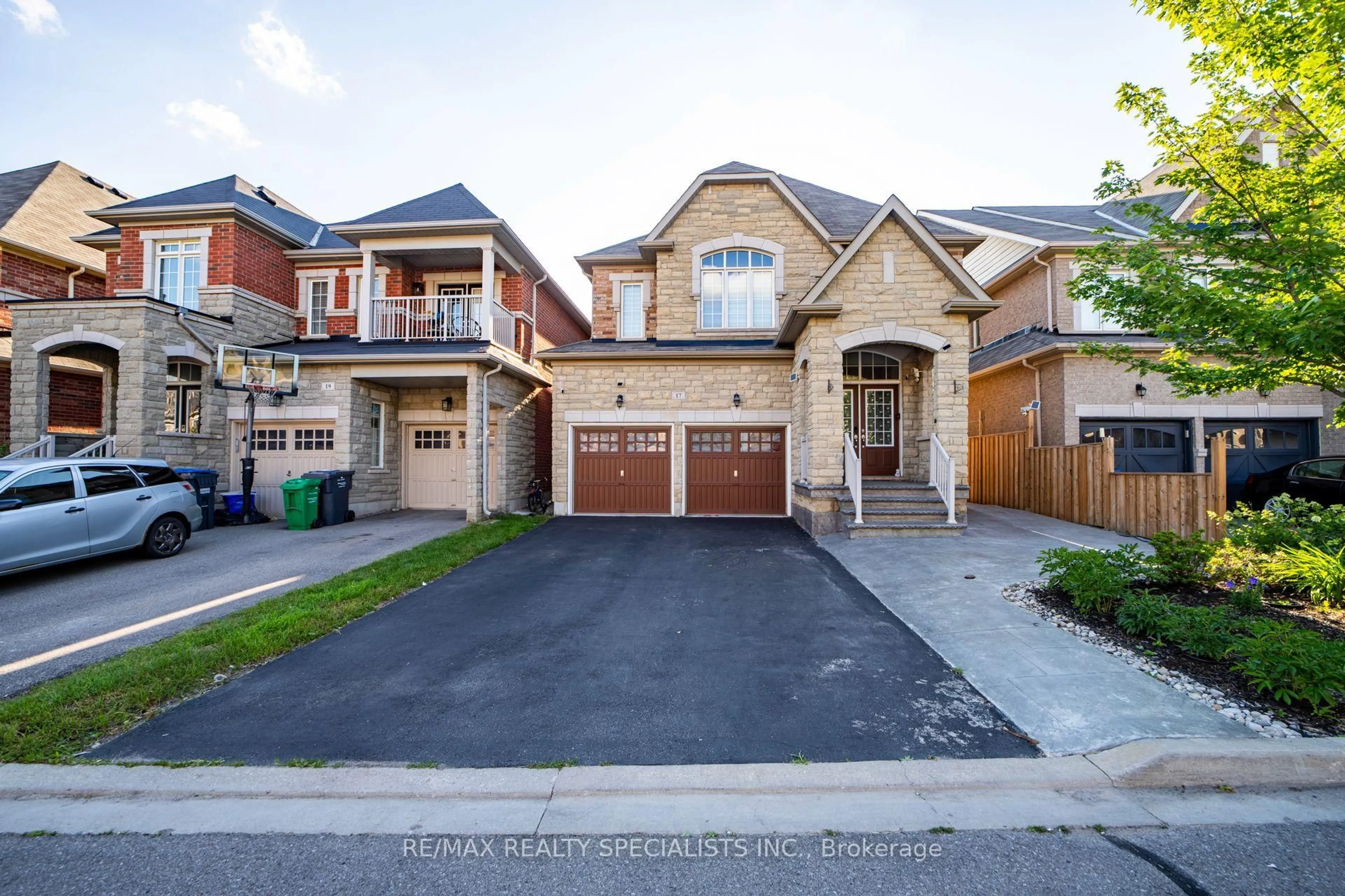 Home with brick exterior material, street for 17 Tysonville Circ, Brampton Ontario L7A 4A6