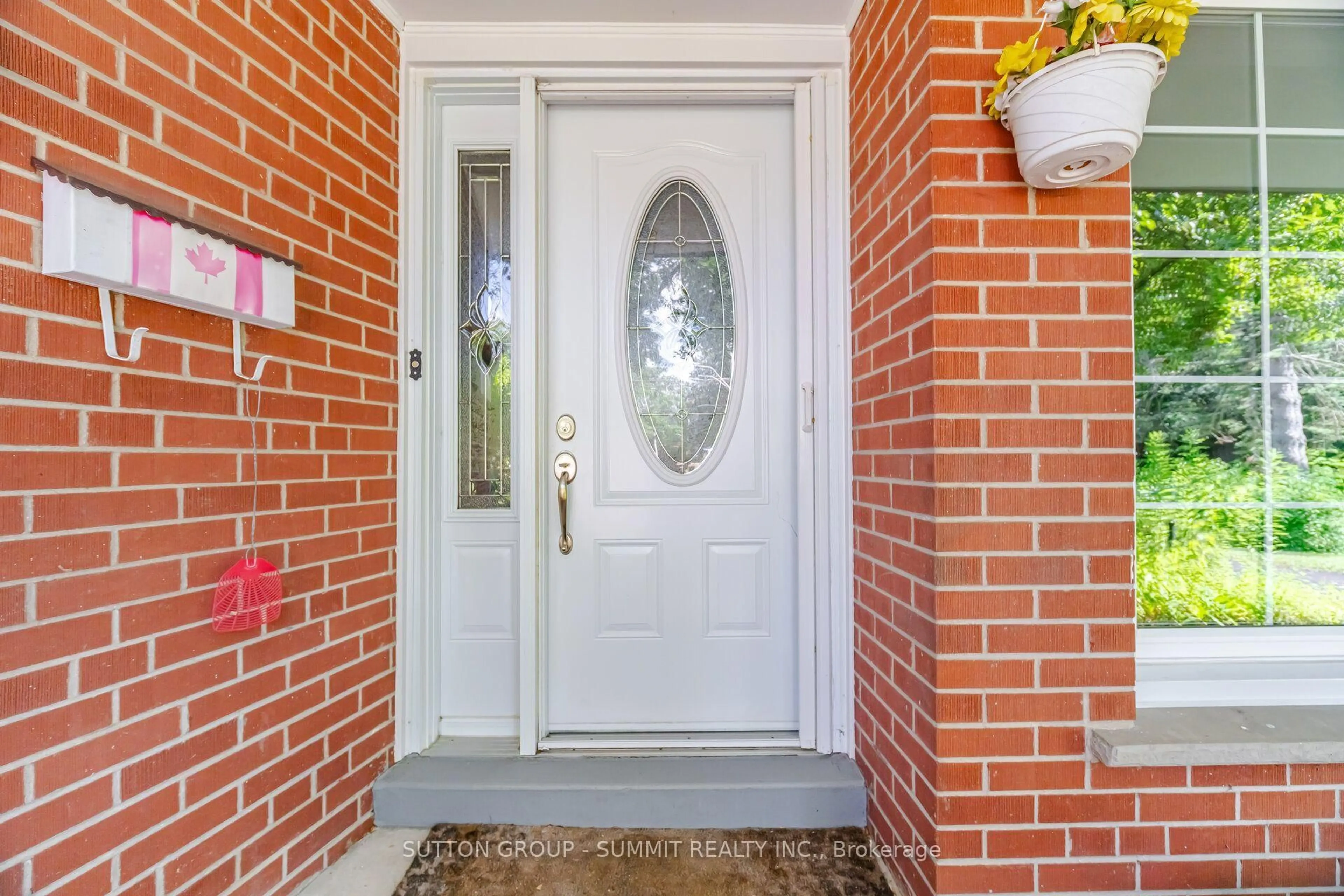 Indoor entryway for 3359 Enniskillen Circ, Mississauga Ontario L5C 2M9