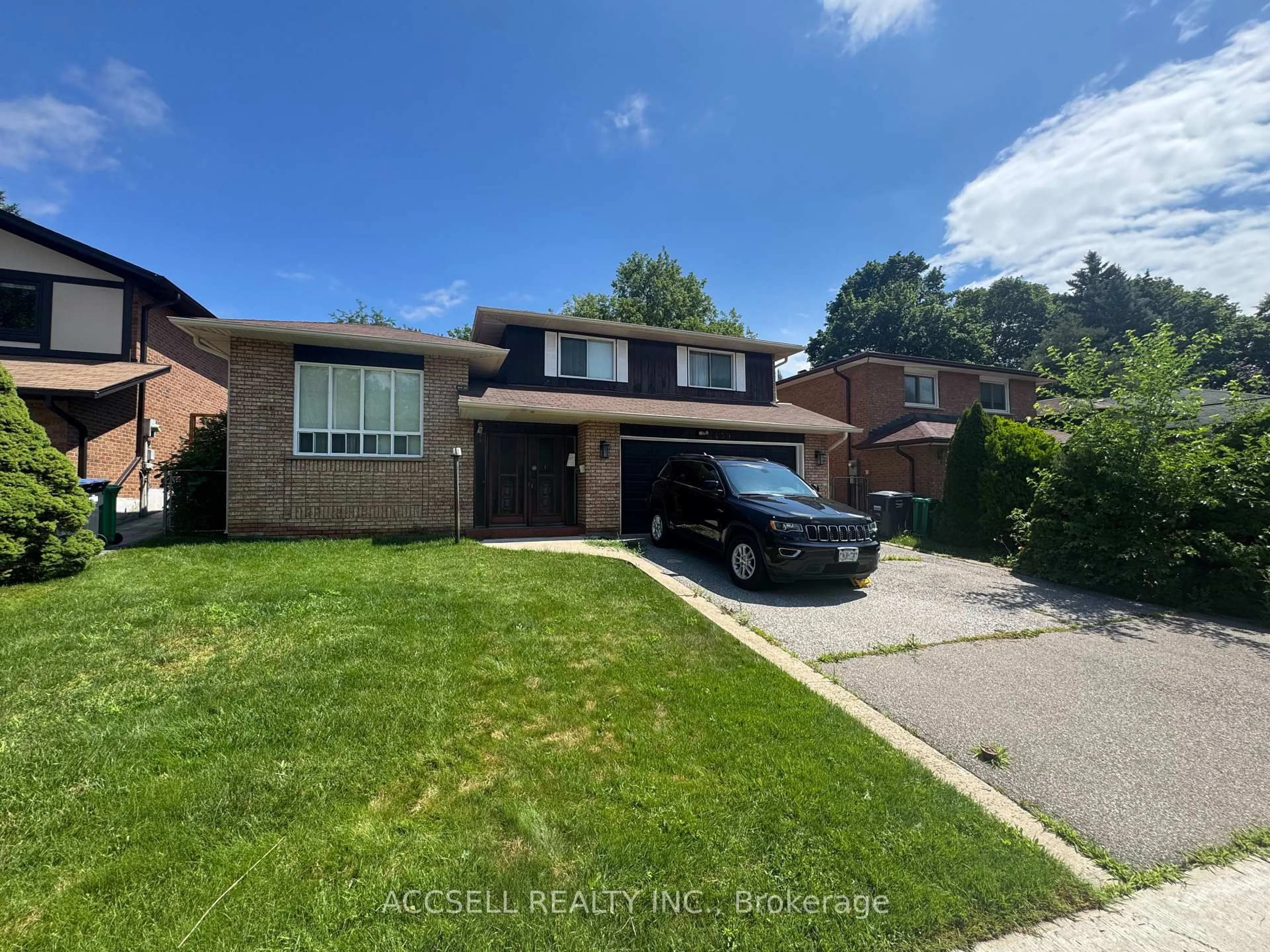 Home with brick exterior material, street for 2439 Frayne Crt, Mississauga Ontario L5A 3X7