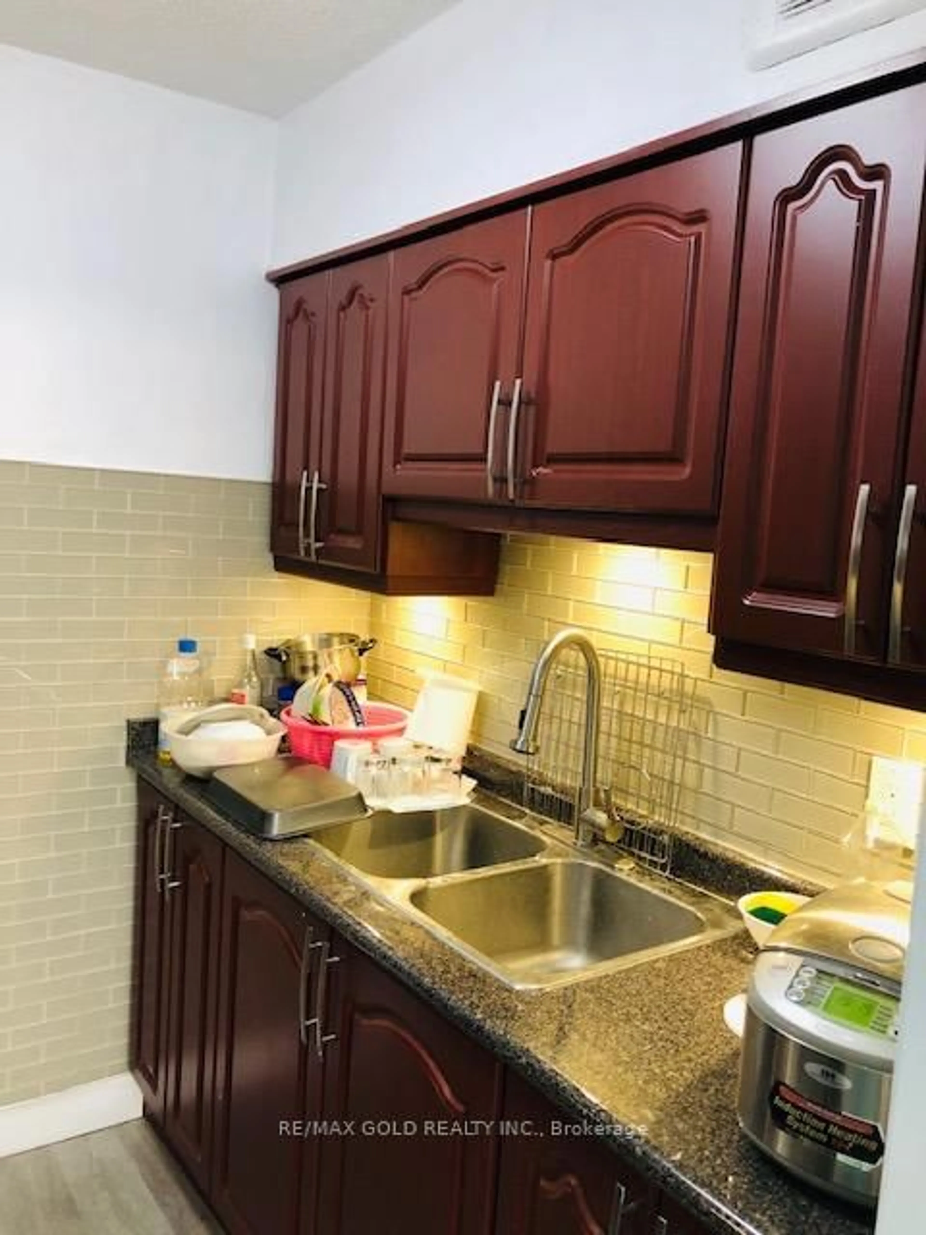 Standard kitchen, unknown for 50 Lotherton Pkwy #814, Toronto Ontario M6B 2G8