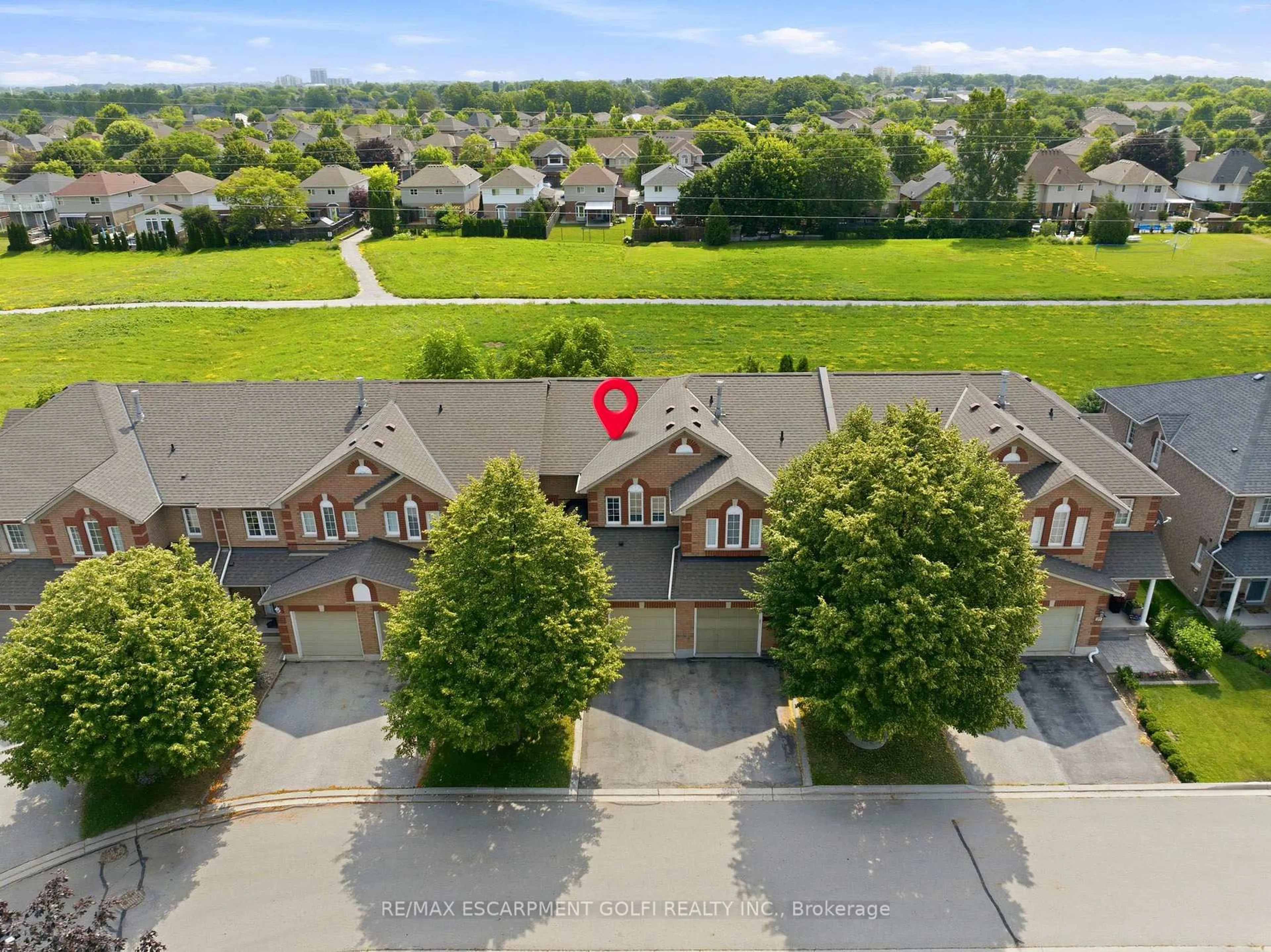 A pic from outside/outdoor area/front of a property/back of a property/a pic from drone, unknown for 2871 Darien Rd #30, Burlington Ontario L7M 4R6