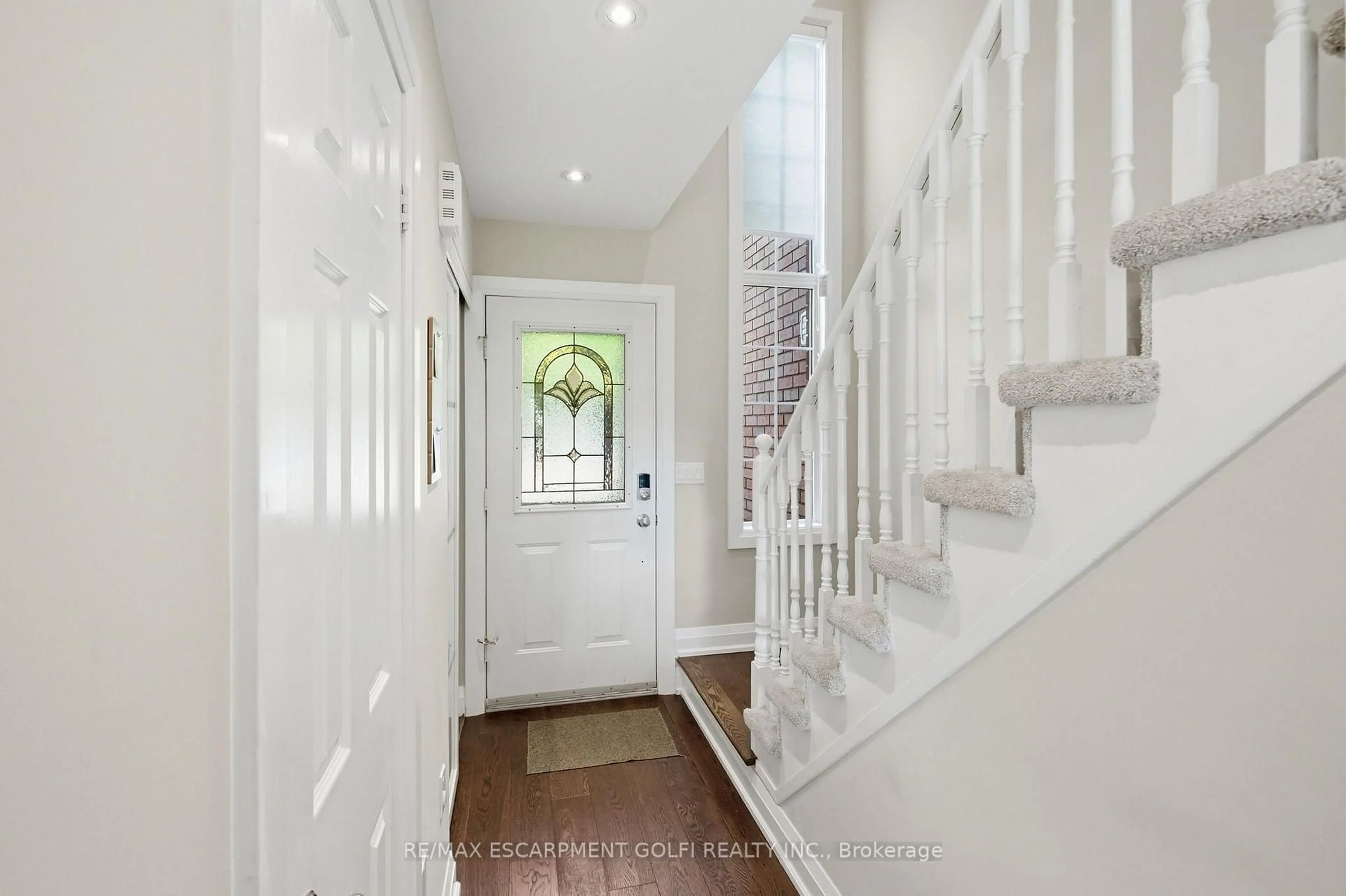 Indoor entryway for 2871 Darien Rd #30, Burlington Ontario L7M 4R6