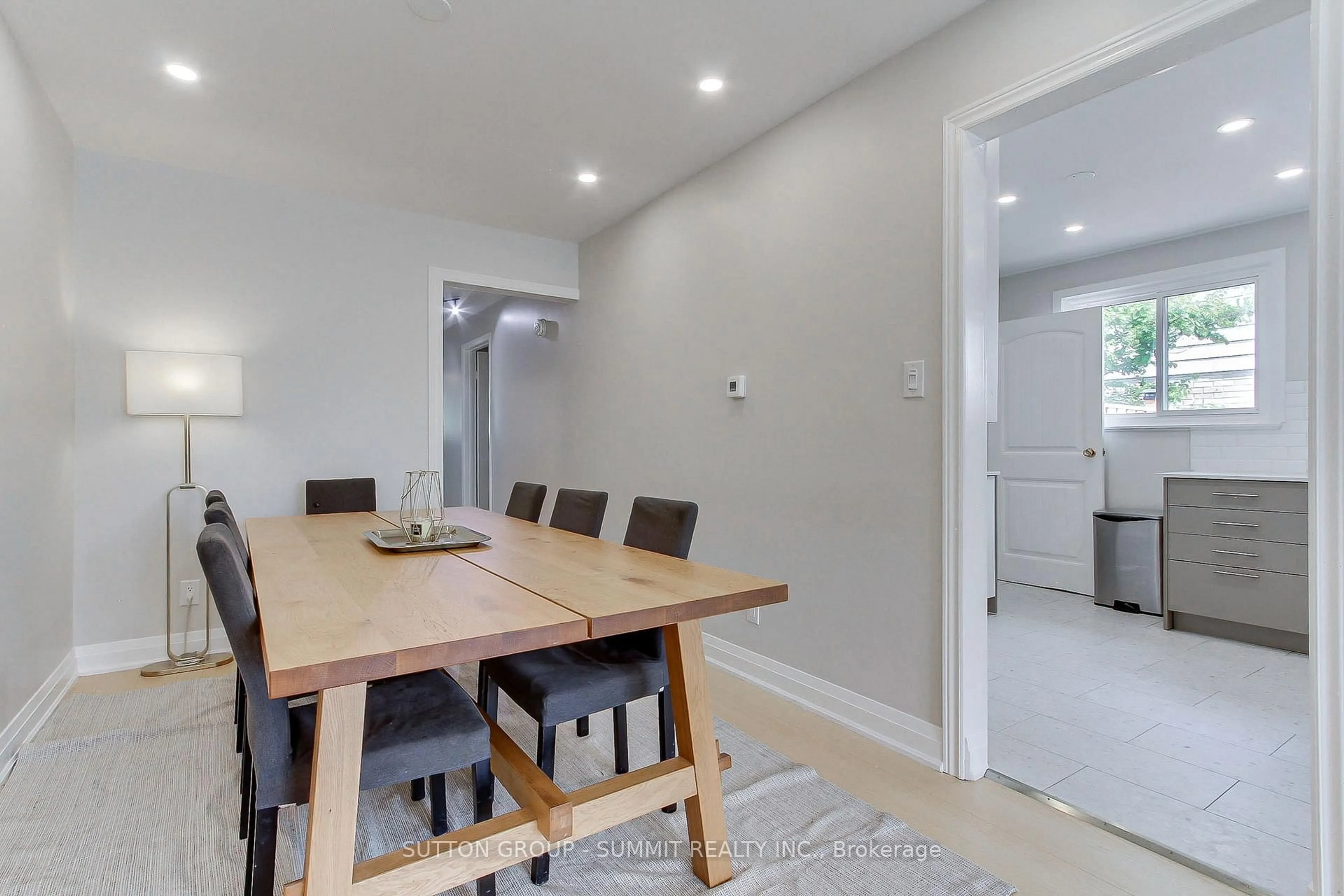 A pic of a room for 7641 ANAKA Dr, Mississauga Ontario L4T 3H8