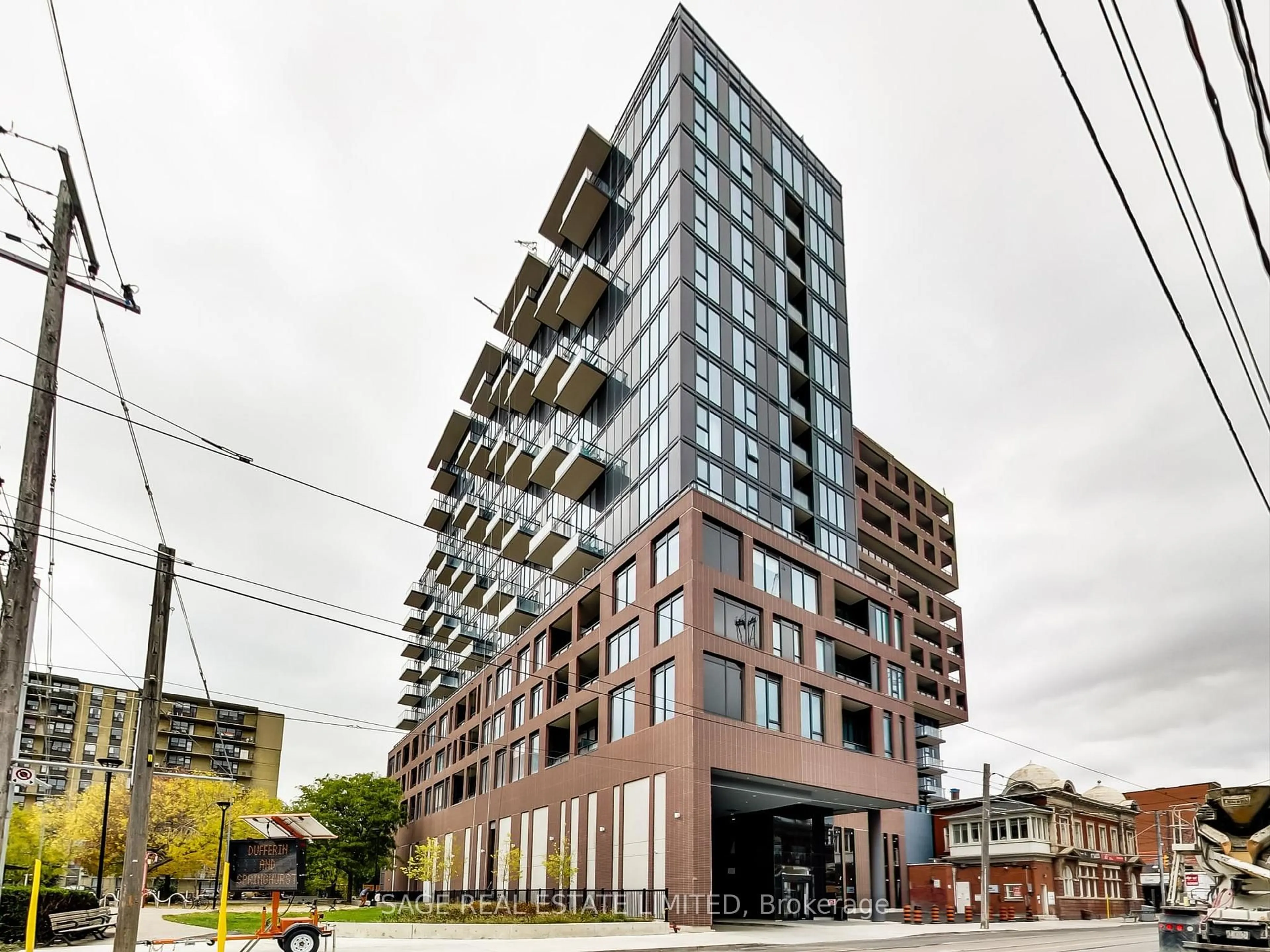 Indoor foyer for 270 Dufferin St #1012, Toronto Ontario M6K 0H8