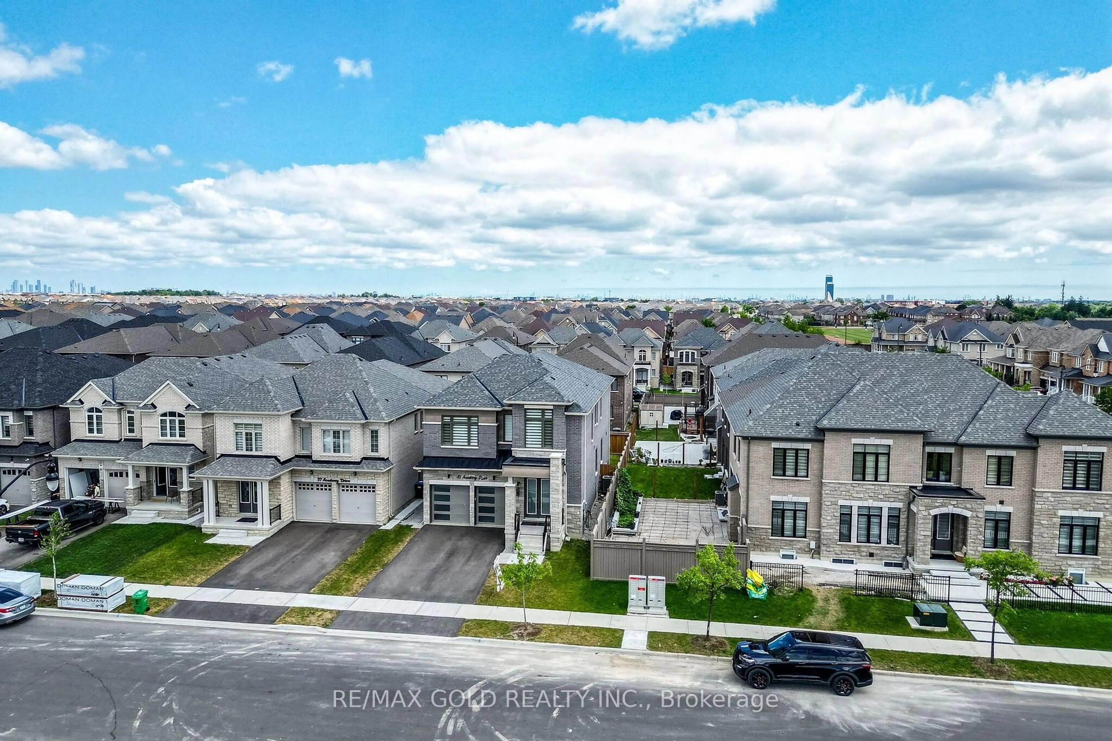 A pic from outside/outdoor area/front of a property/back of a property/a pic from drone, street for 39 Academy Dr, Brampton Ontario L6P 4R6