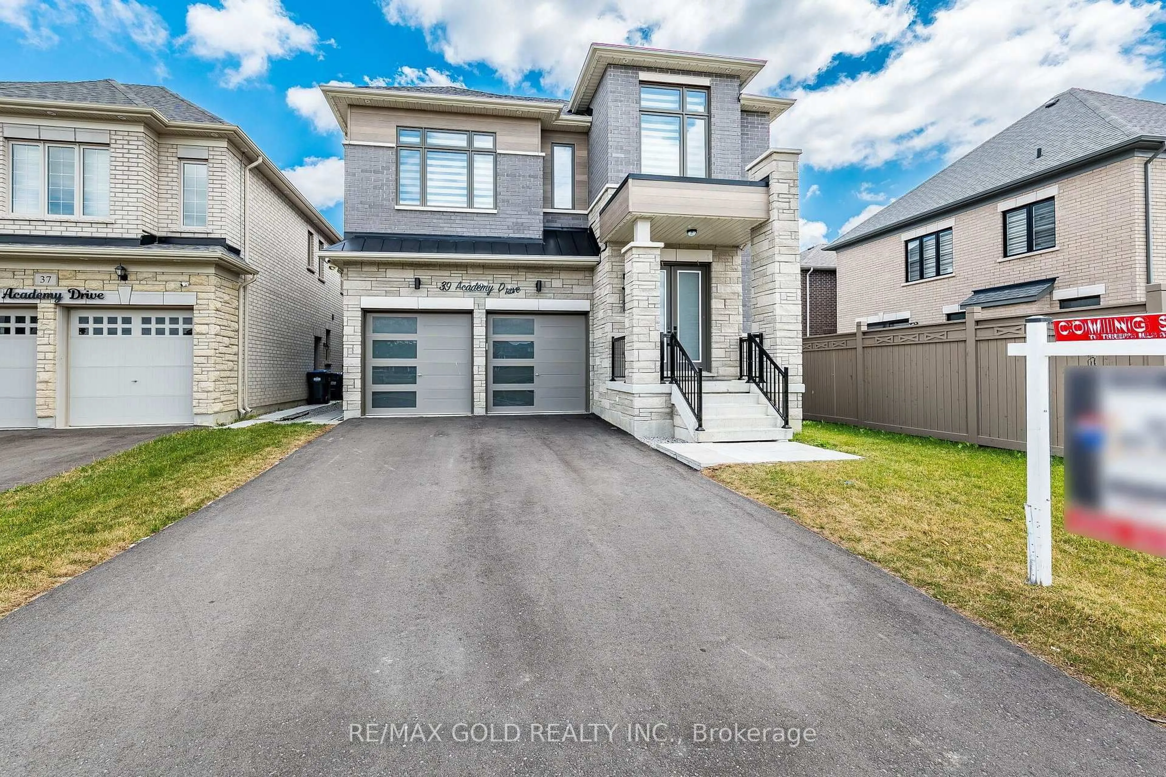 Home with brick exterior material, street for 39 Academy Dr, Brampton Ontario L6P 4R6