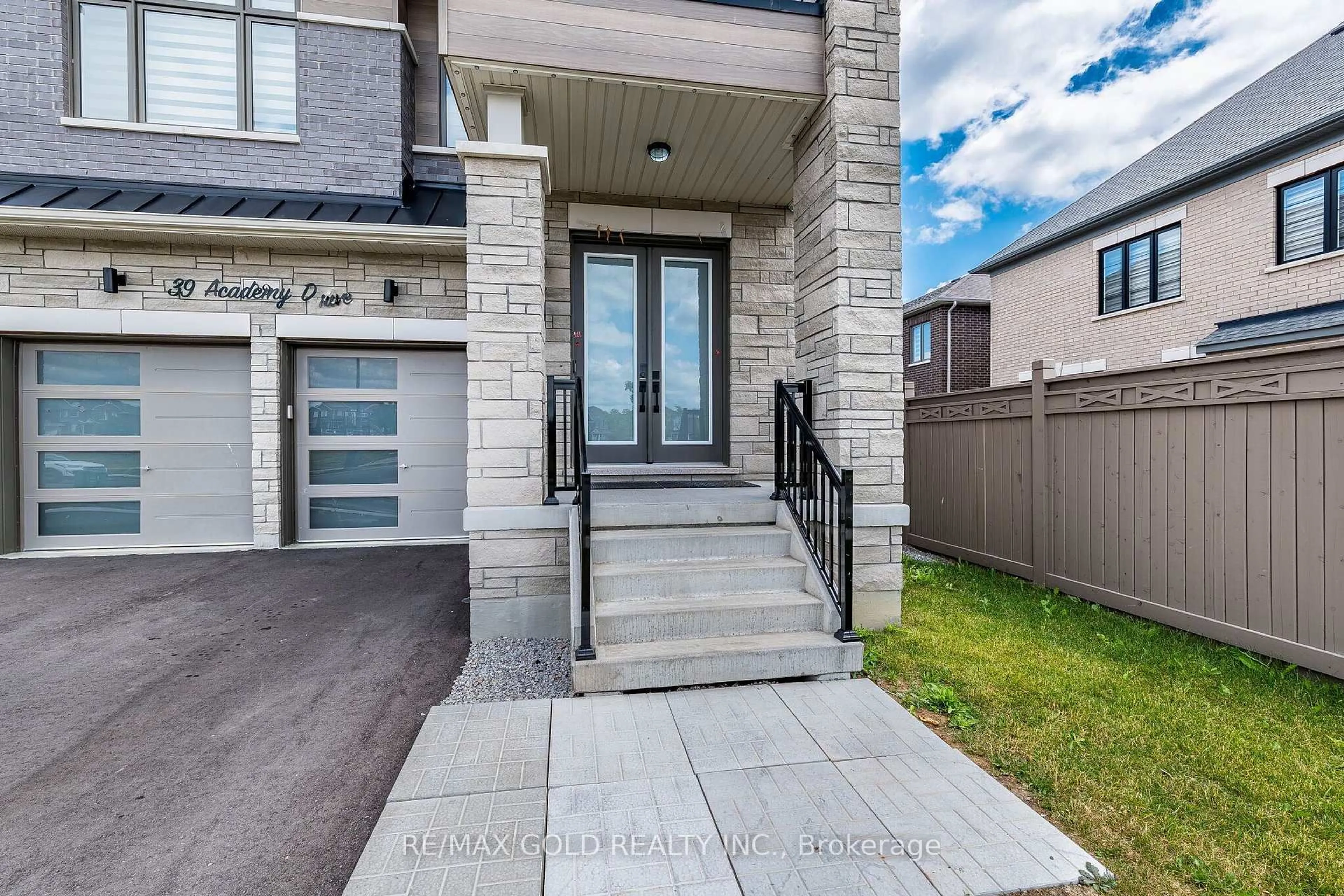 Unknown for 39 Academy Dr, Brampton Ontario L6P 4R6