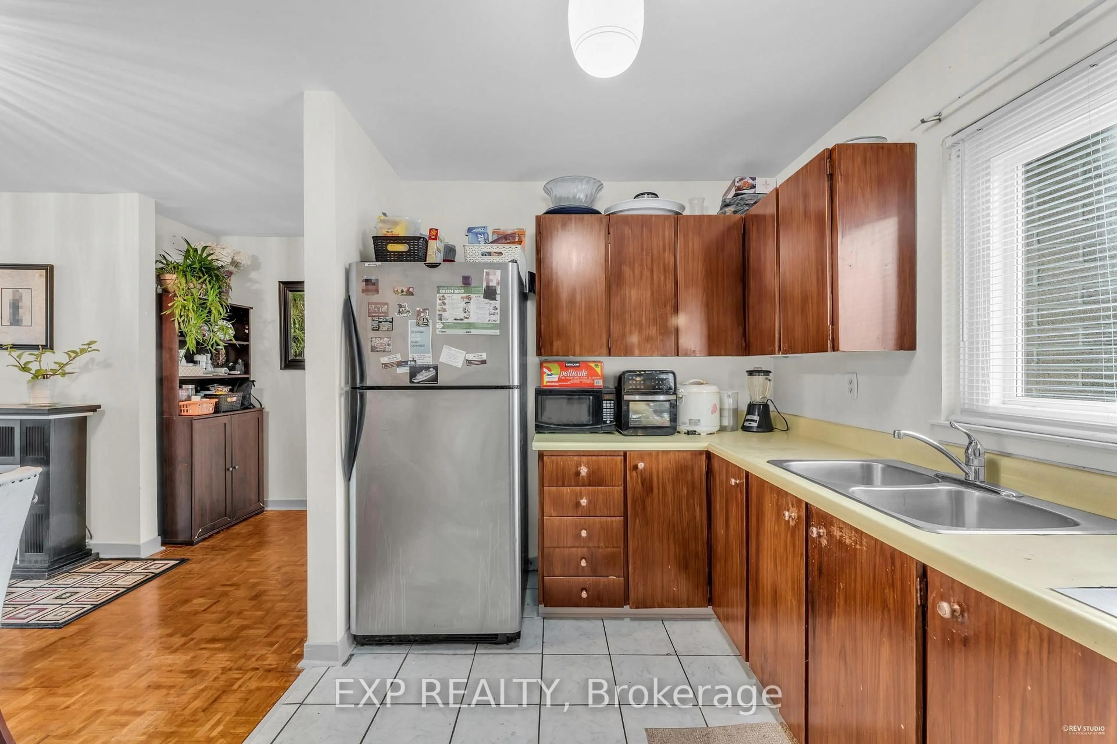Standard kitchen, unknown for 19 London Green Crt #85, Toronto Ontario M3N 1K3