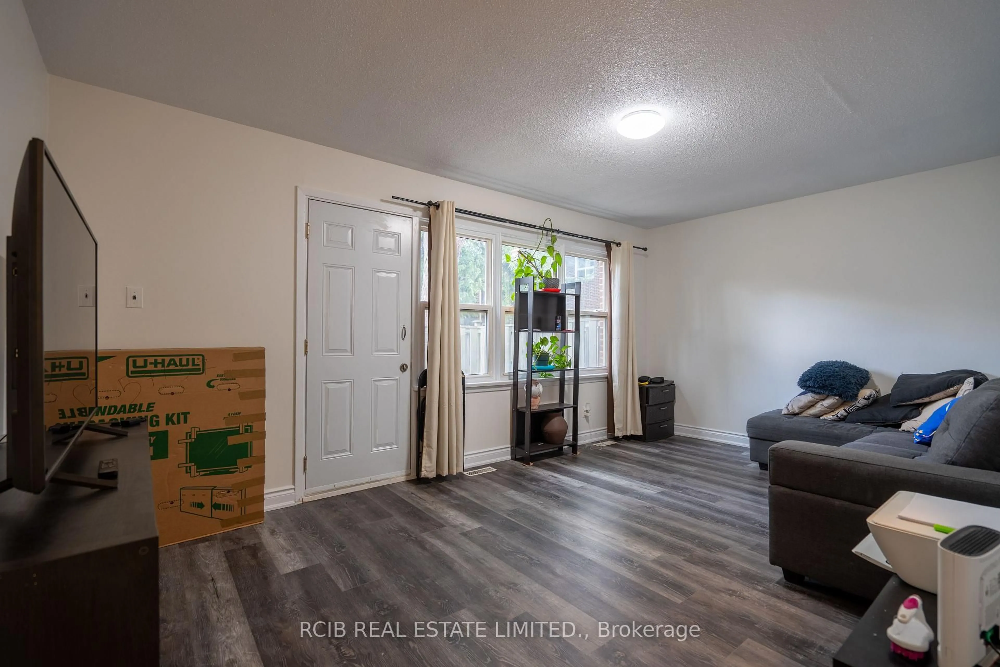 A pic of a room for 38 Eden Park, Brampton Ontario L6T 3A5