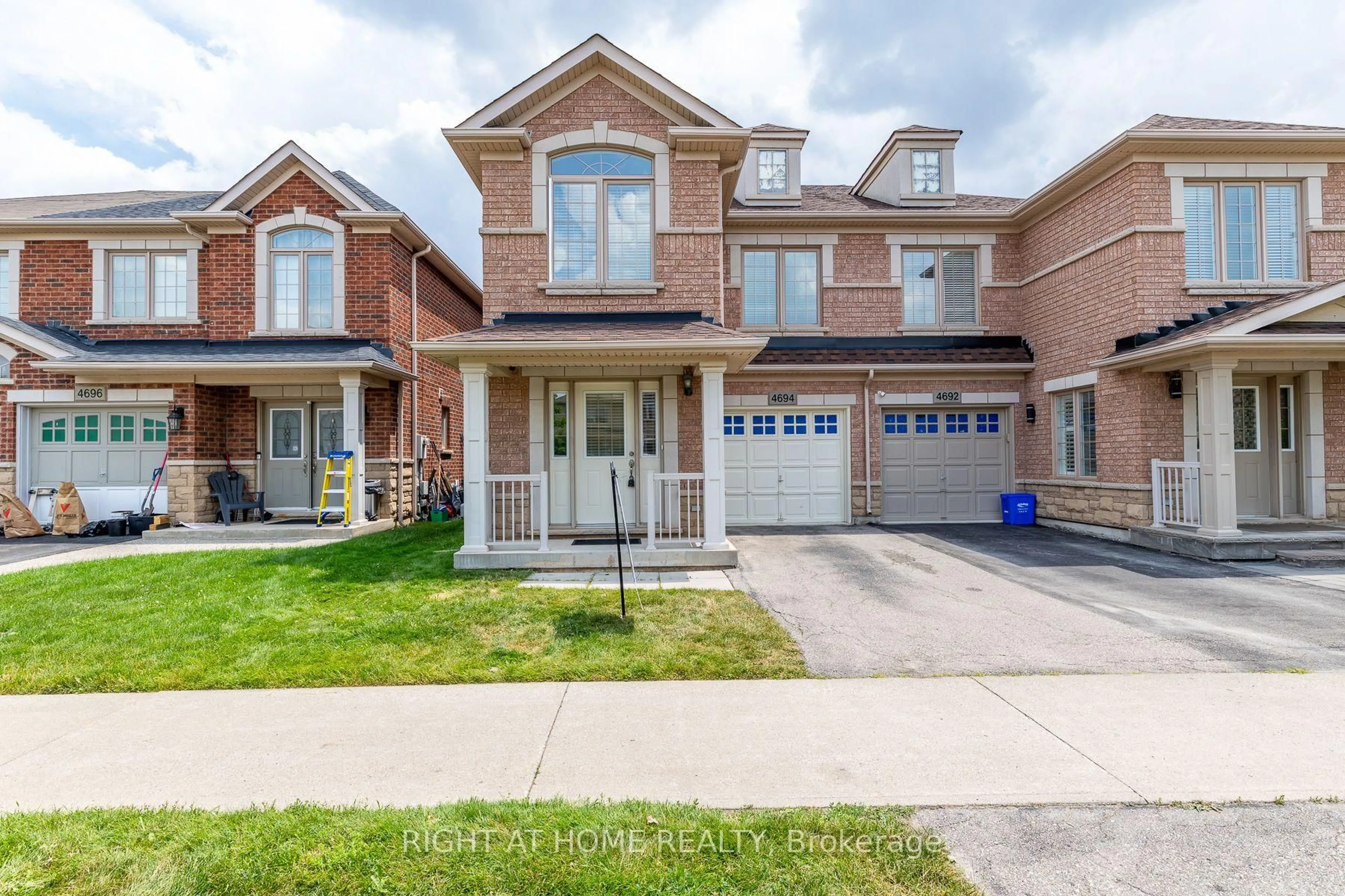 Home with brick exterior material, street for 4694 Thomas Alton Blvd, Burlington Ontario L7M 0G2