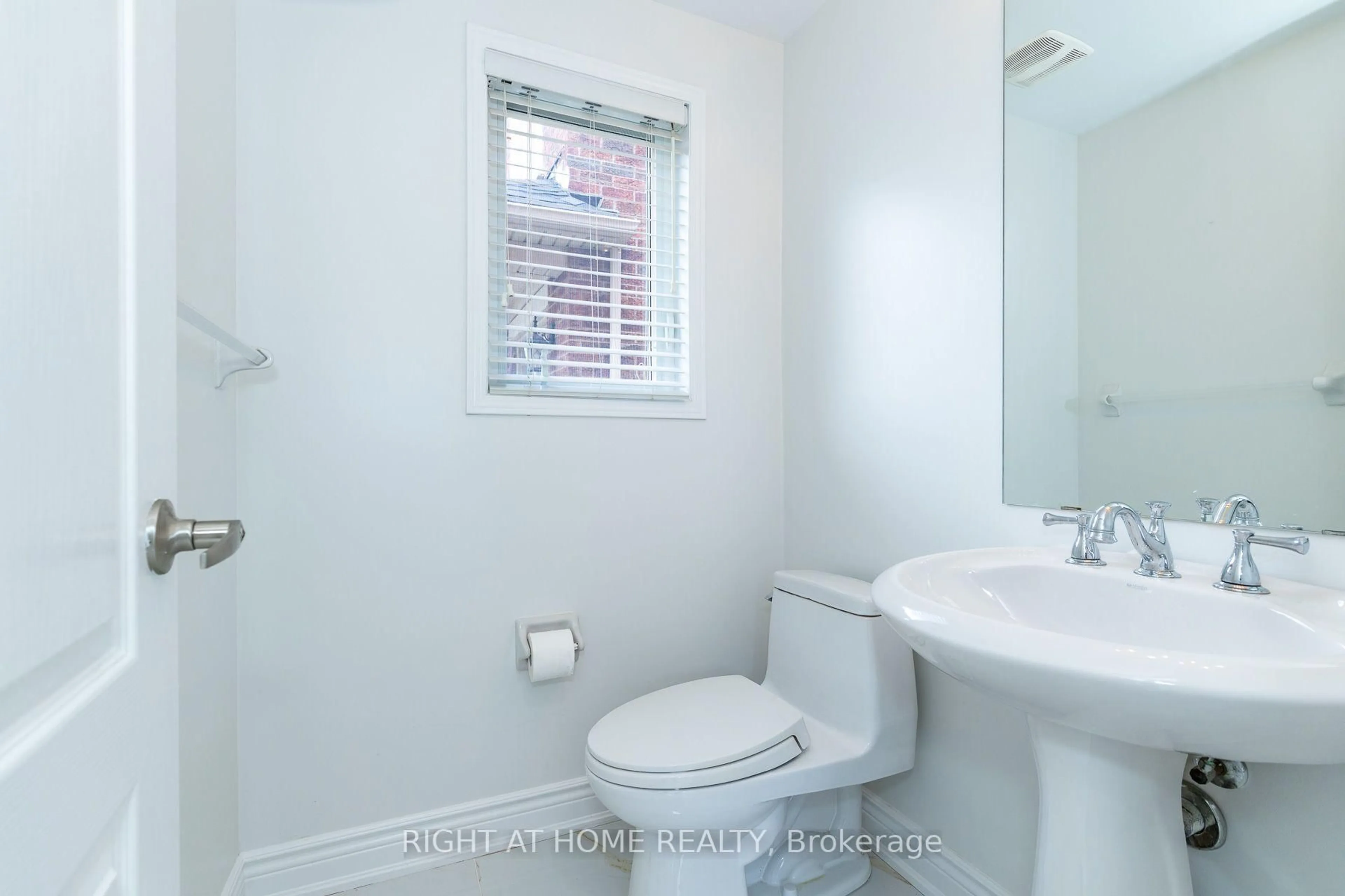 Standard bathroom, unknown for 4694 Thomas Alton Blvd, Burlington Ontario L7M 0G2