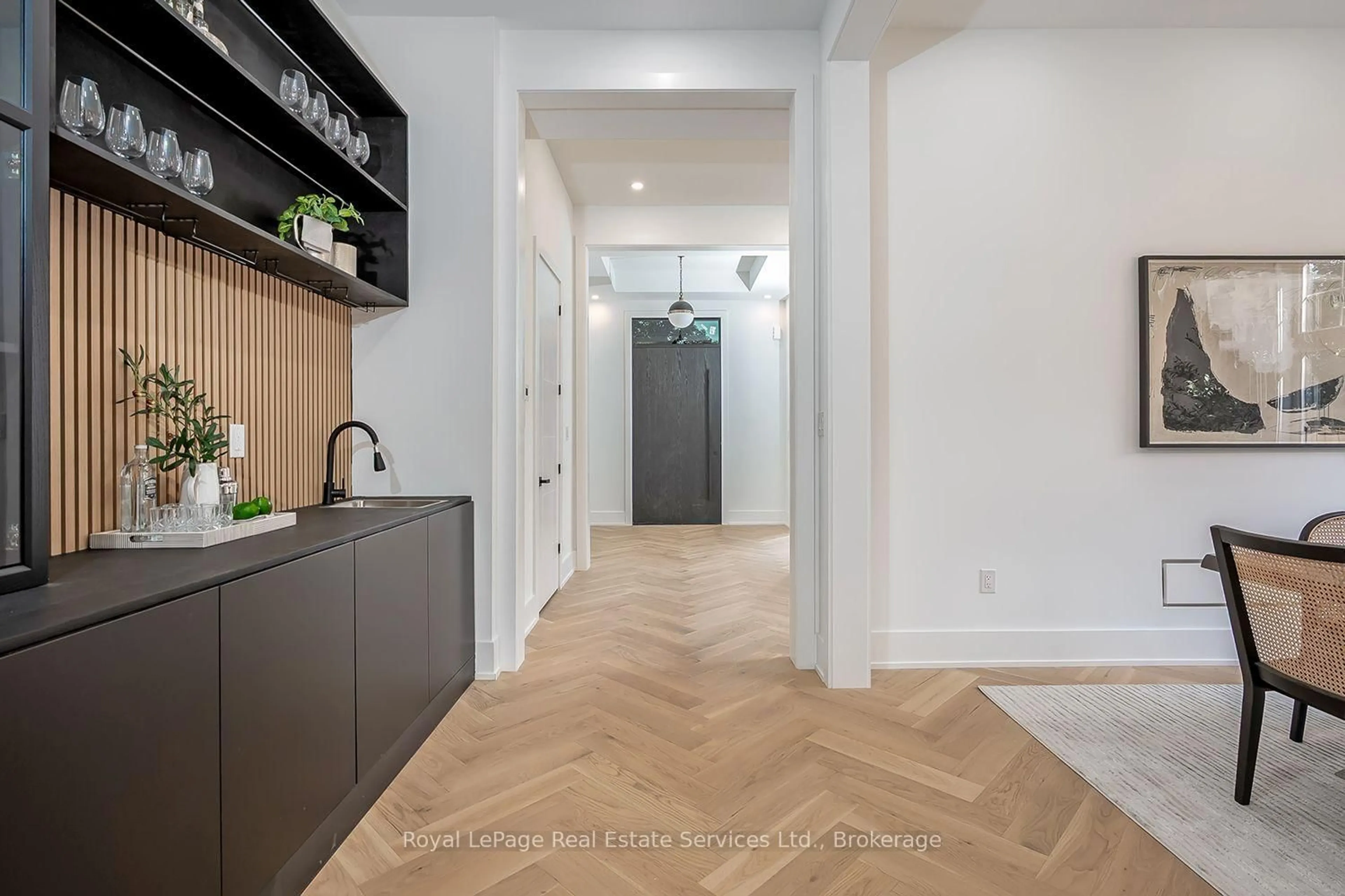 Indoor entryway for 296 Tuck Dr, Burlington Ontario L7L 2R1