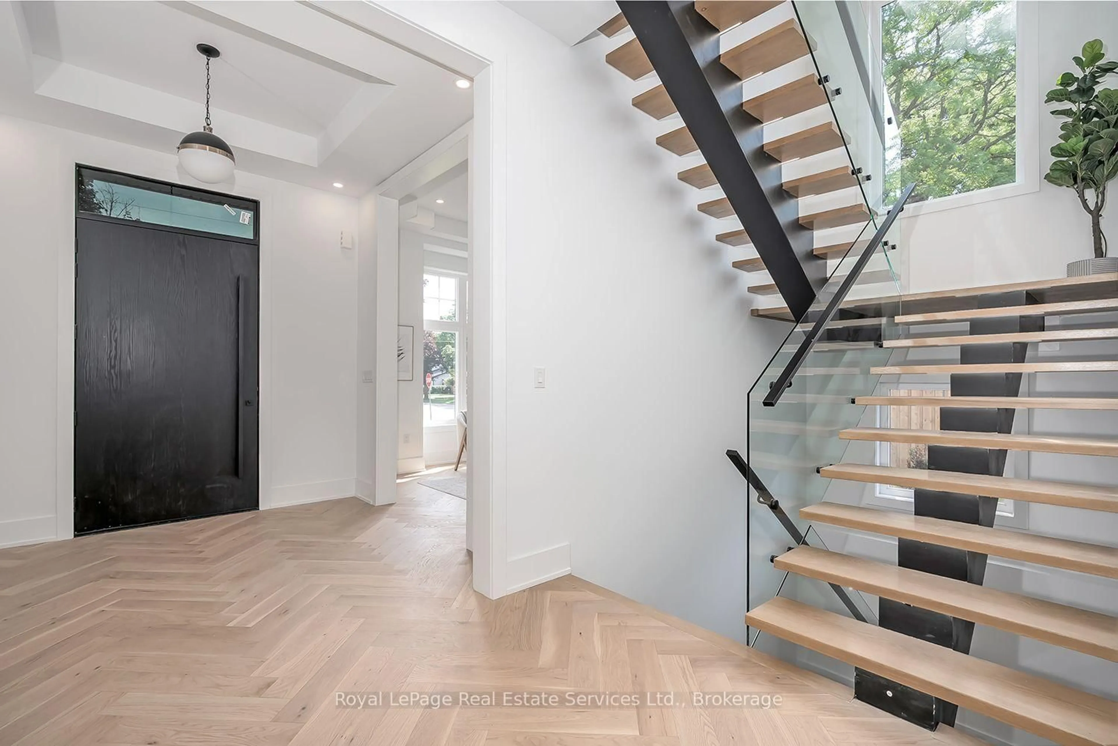 Stairs for 296 Tuck Dr, Burlington Ontario L7L 2R1