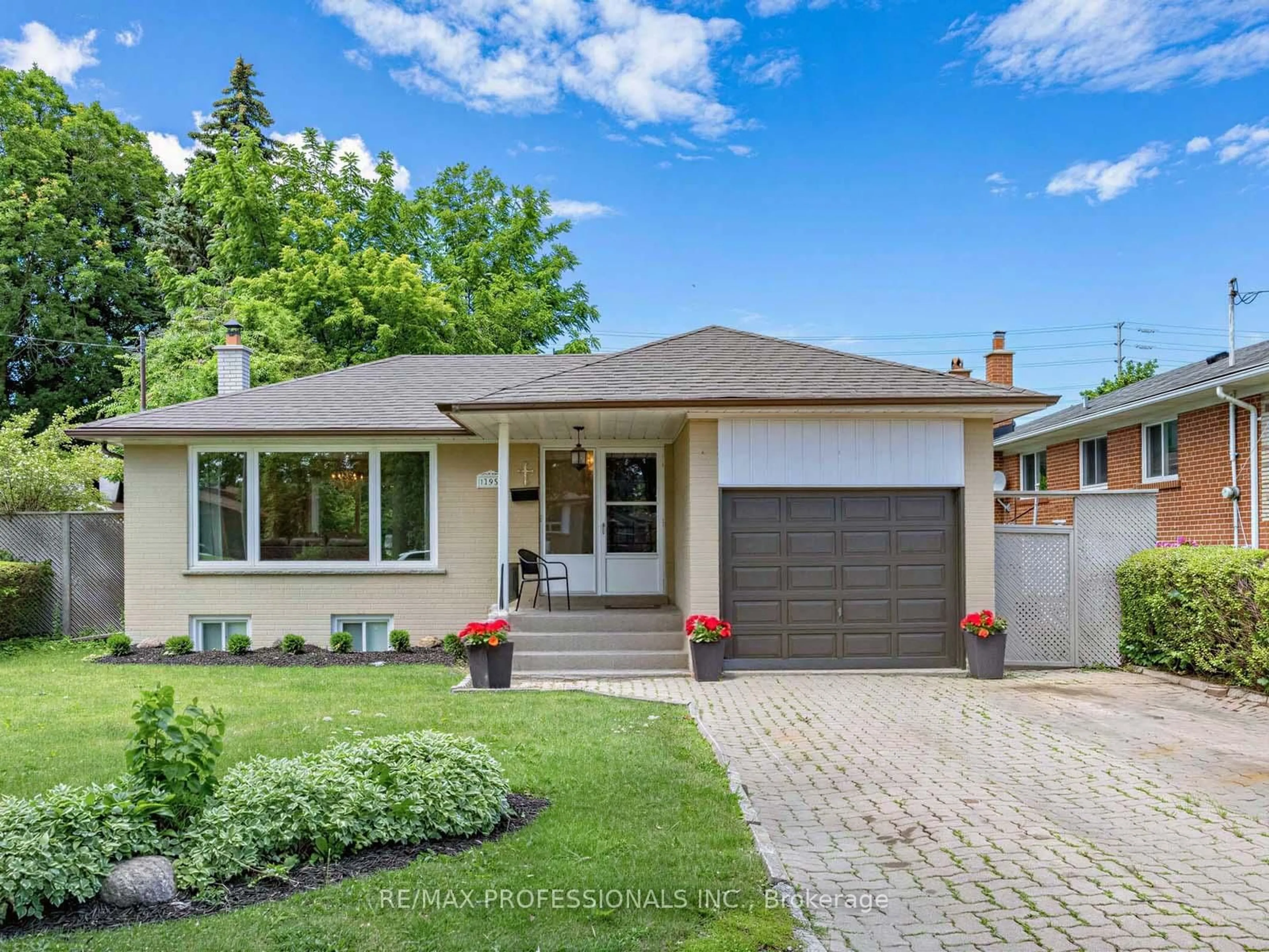 Home with brick exterior material, street for 793 Netherton Cres, Mississauga Ontario L4Y 2M5