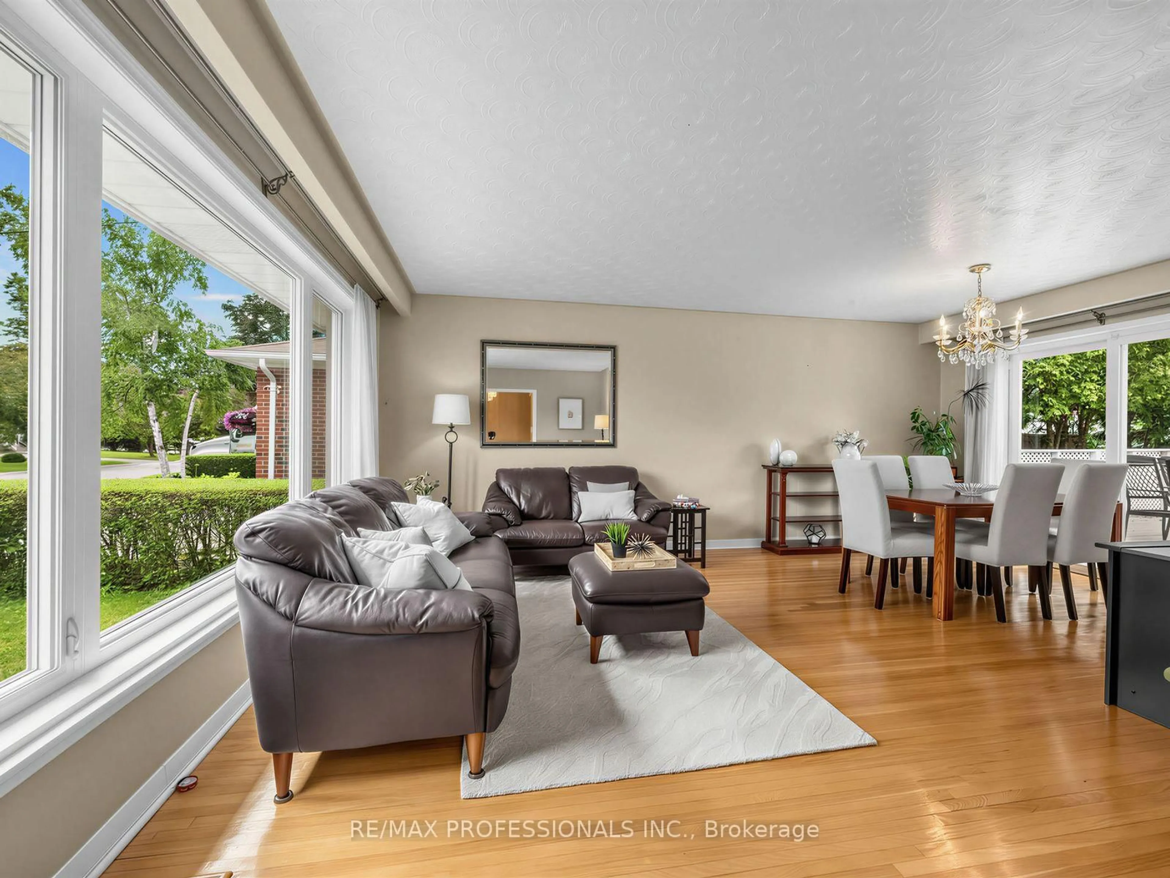 Living room with furniture, unknown for 793 Netherton Cres, Mississauga Ontario L4Y 2M5