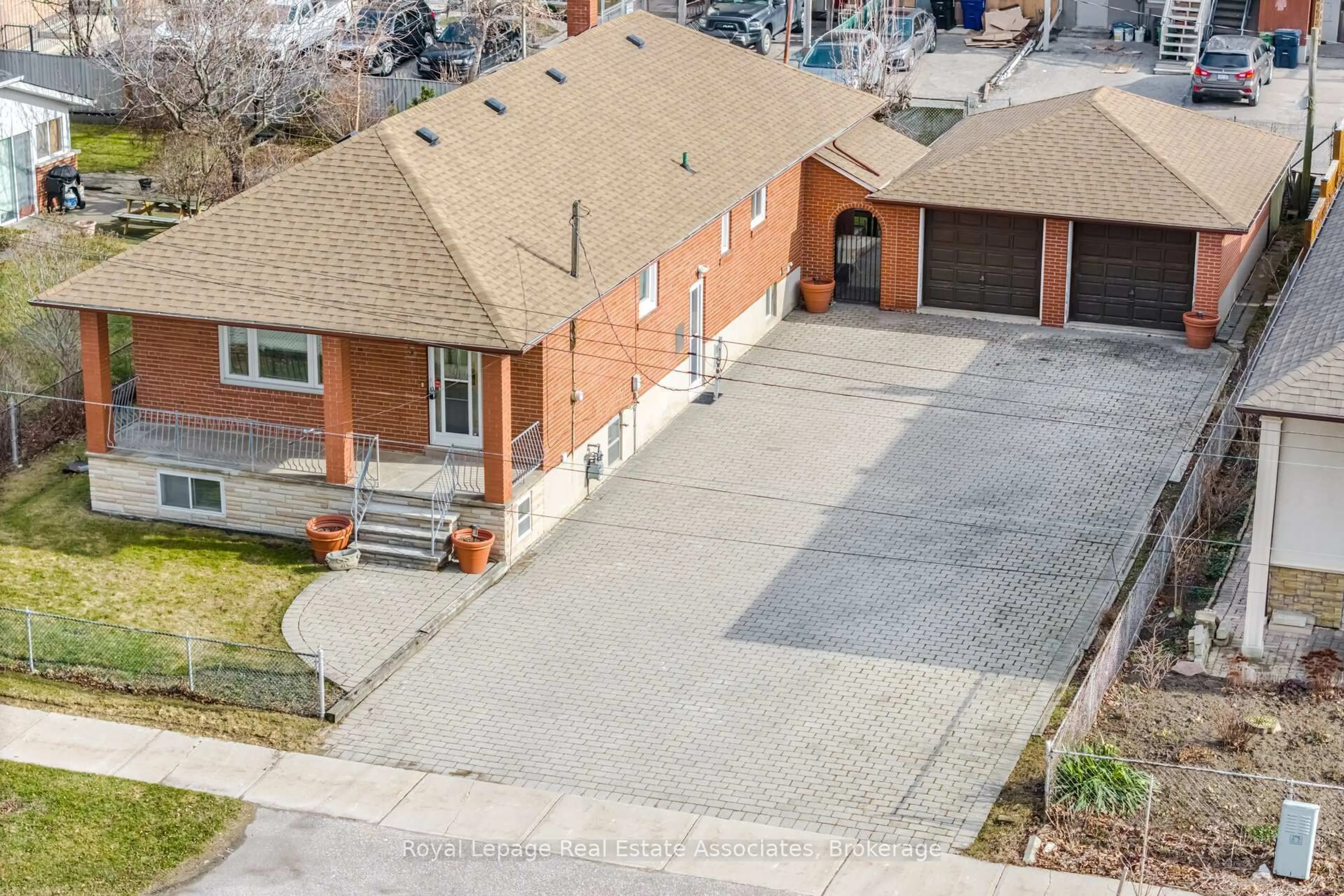 A pic from outside/outdoor area/front of a property/back of a property/a pic from drone, street for 5 Rosewood Ave, Toronto Ontario M8Z 1X3