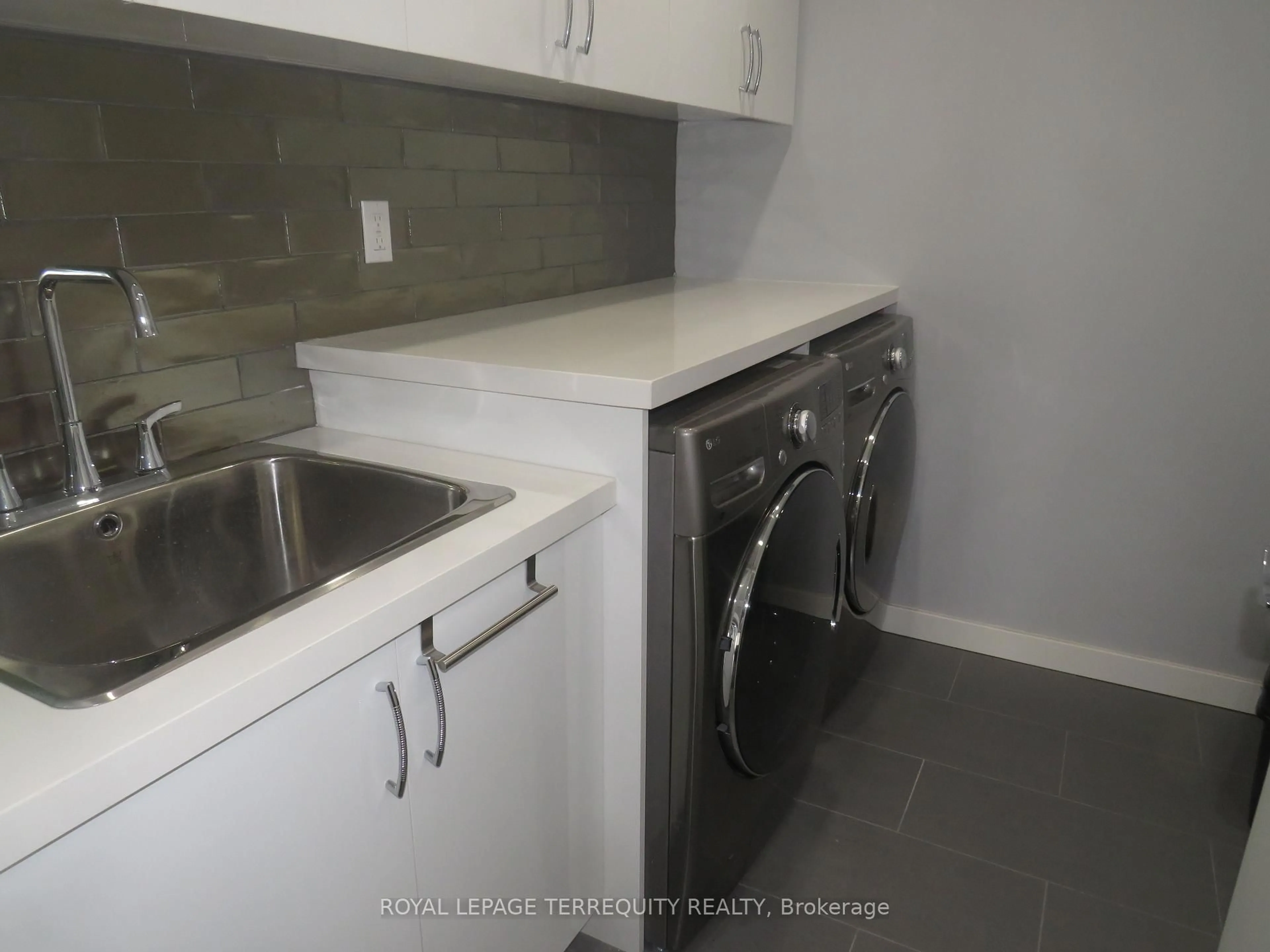Laundry room for 2045 Lake Shore Blvd #3305, Toronto Ontario M8V 2Z6