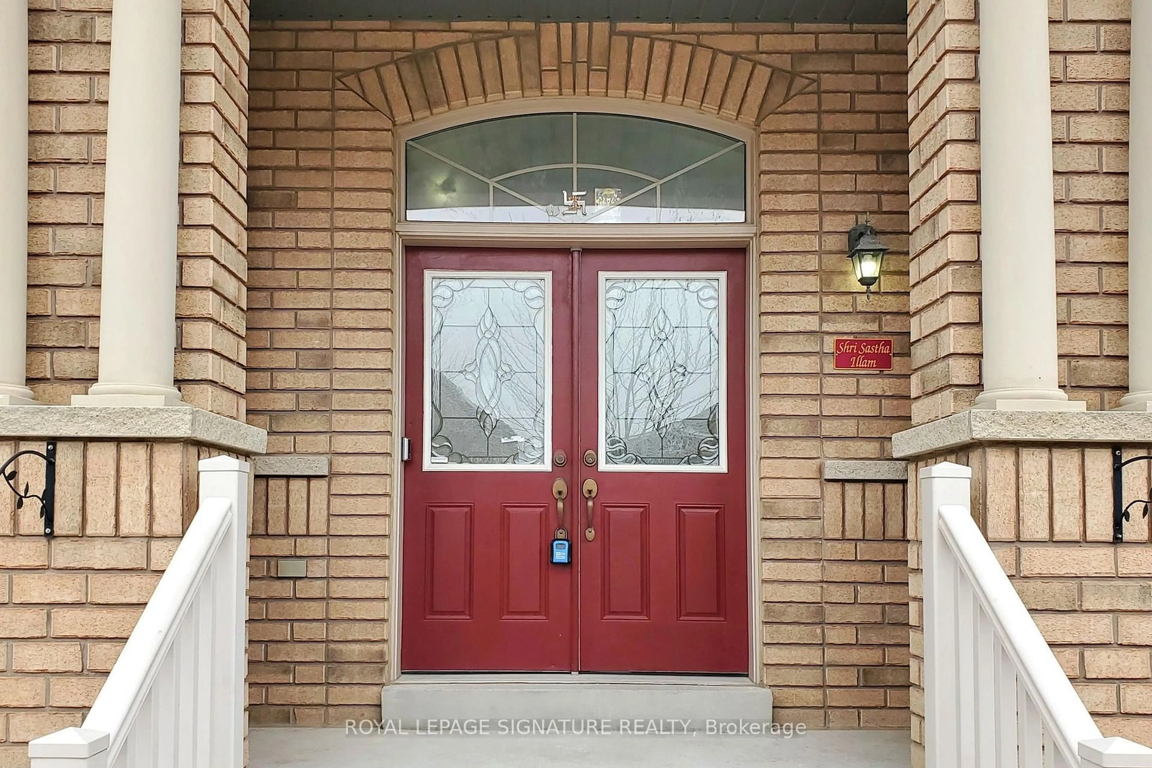 Indoor entryway for 208 Weston Dr, Milton Ontario L9T 0V1