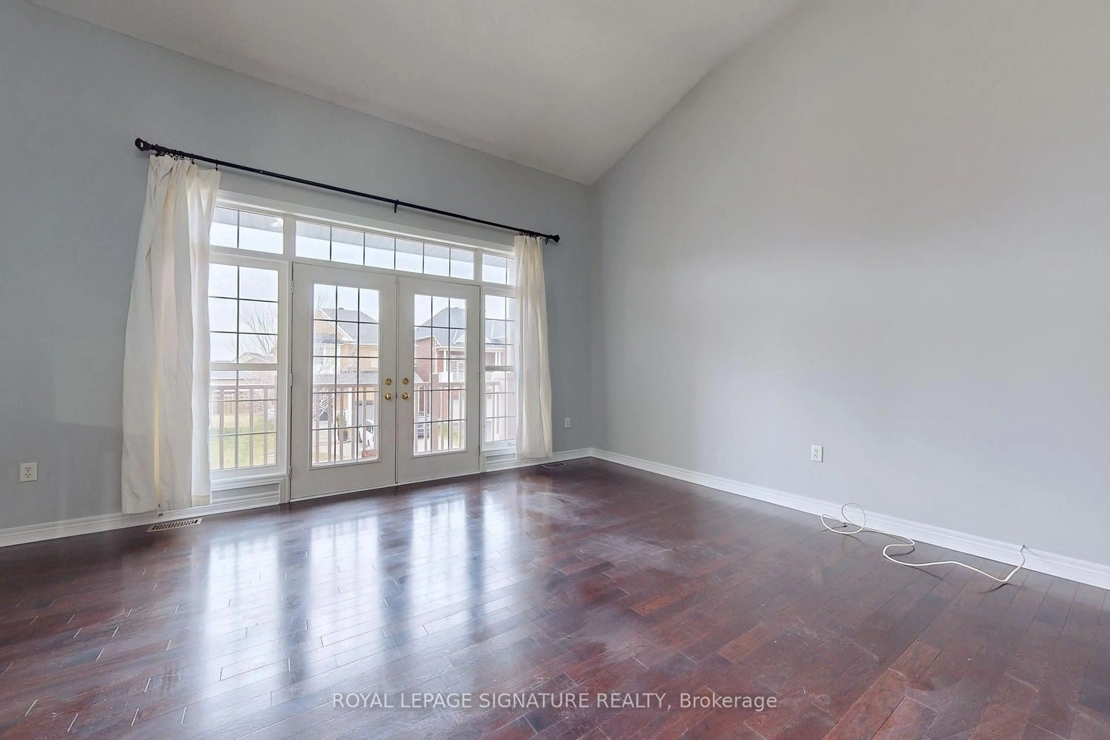 A pic of a room for 208 Weston Dr, Milton Ontario L9T 0V1