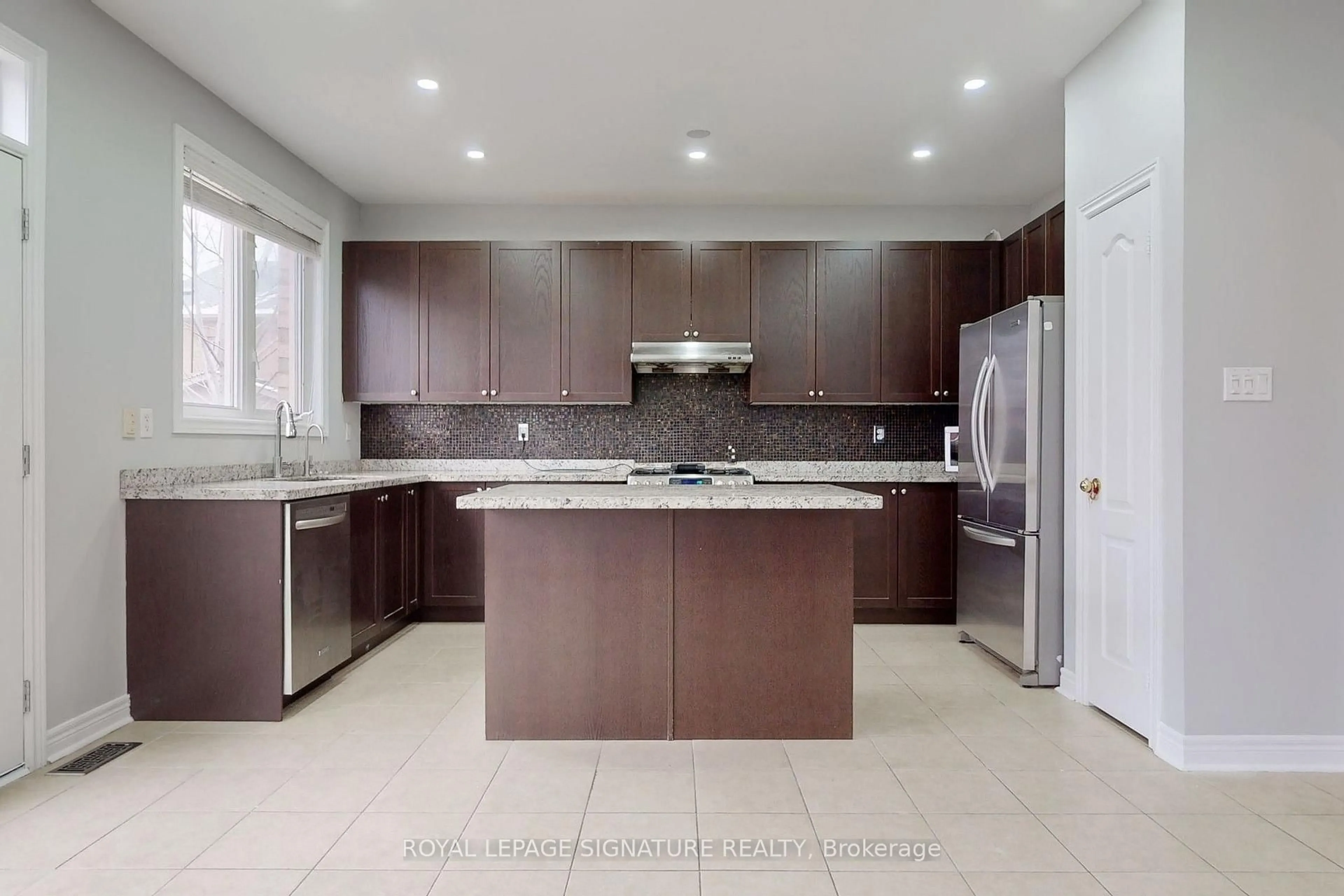 Open concept kitchen, ceramic/tile floor for 208 Weston Dr, Milton Ontario L9T 0V1