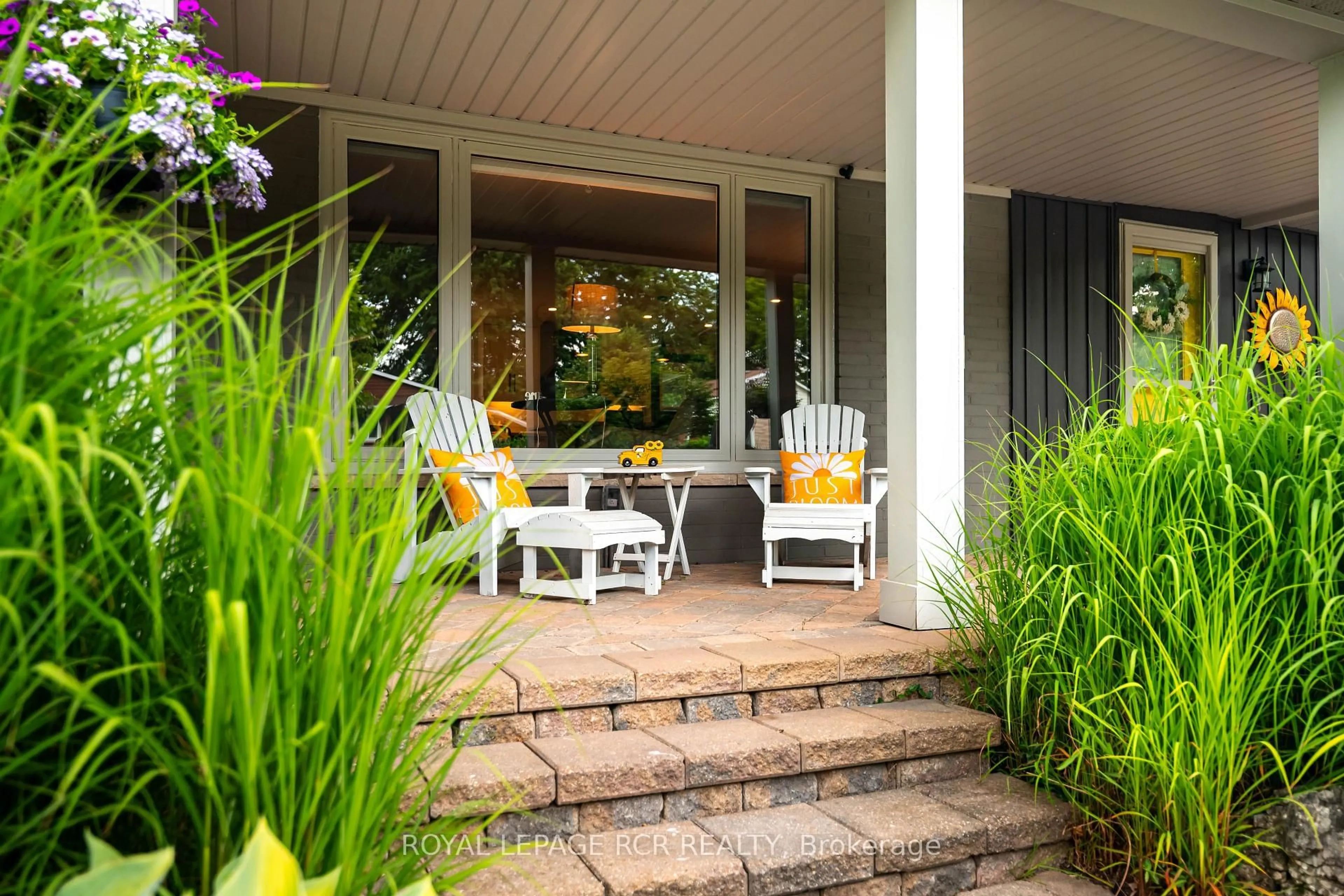 Patio, street for 225 Zina St, Orangeville Ontario L9W 1E9
