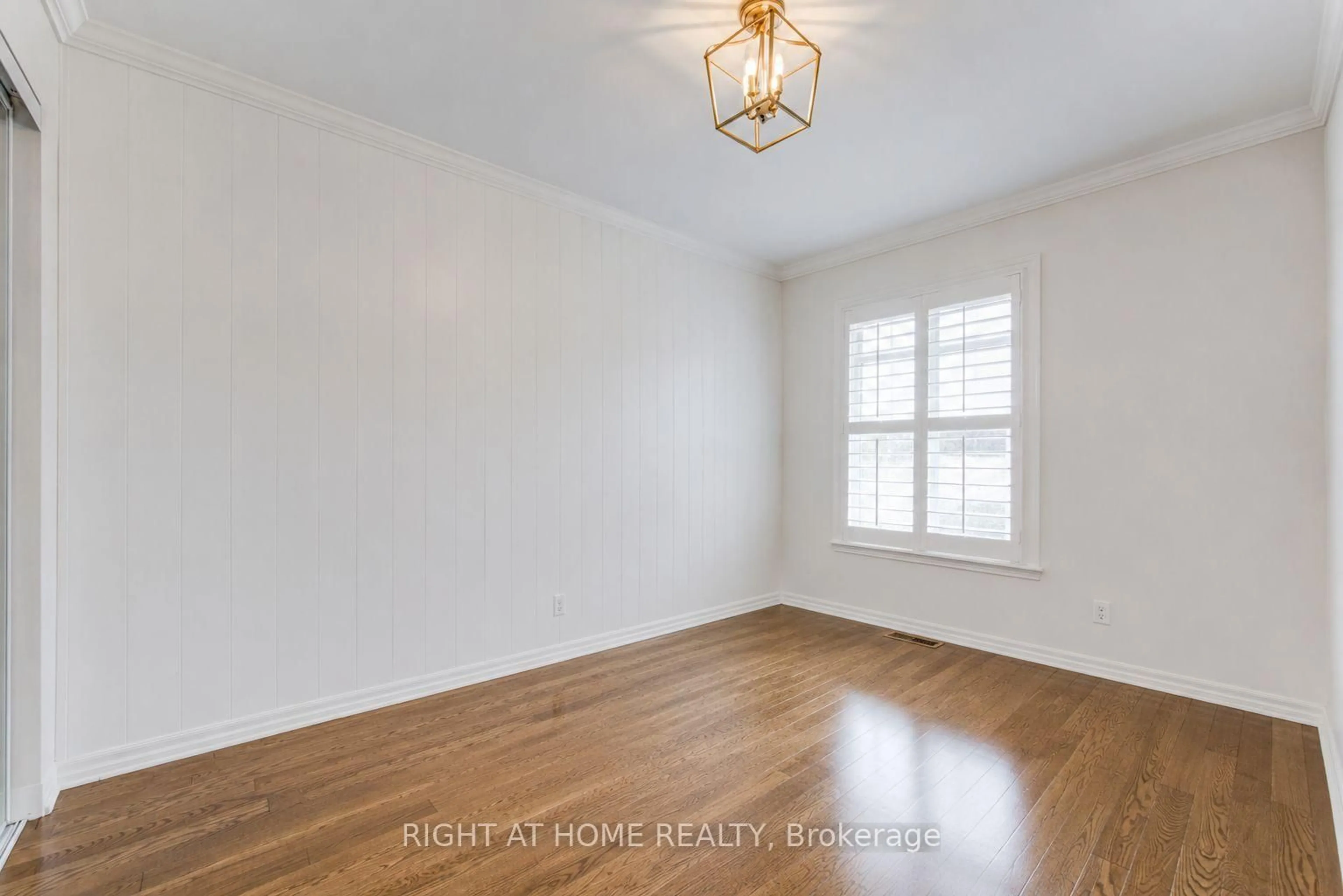 A pic of a room for 241 Lexington Rd, Oakville Ontario L6H 6L5