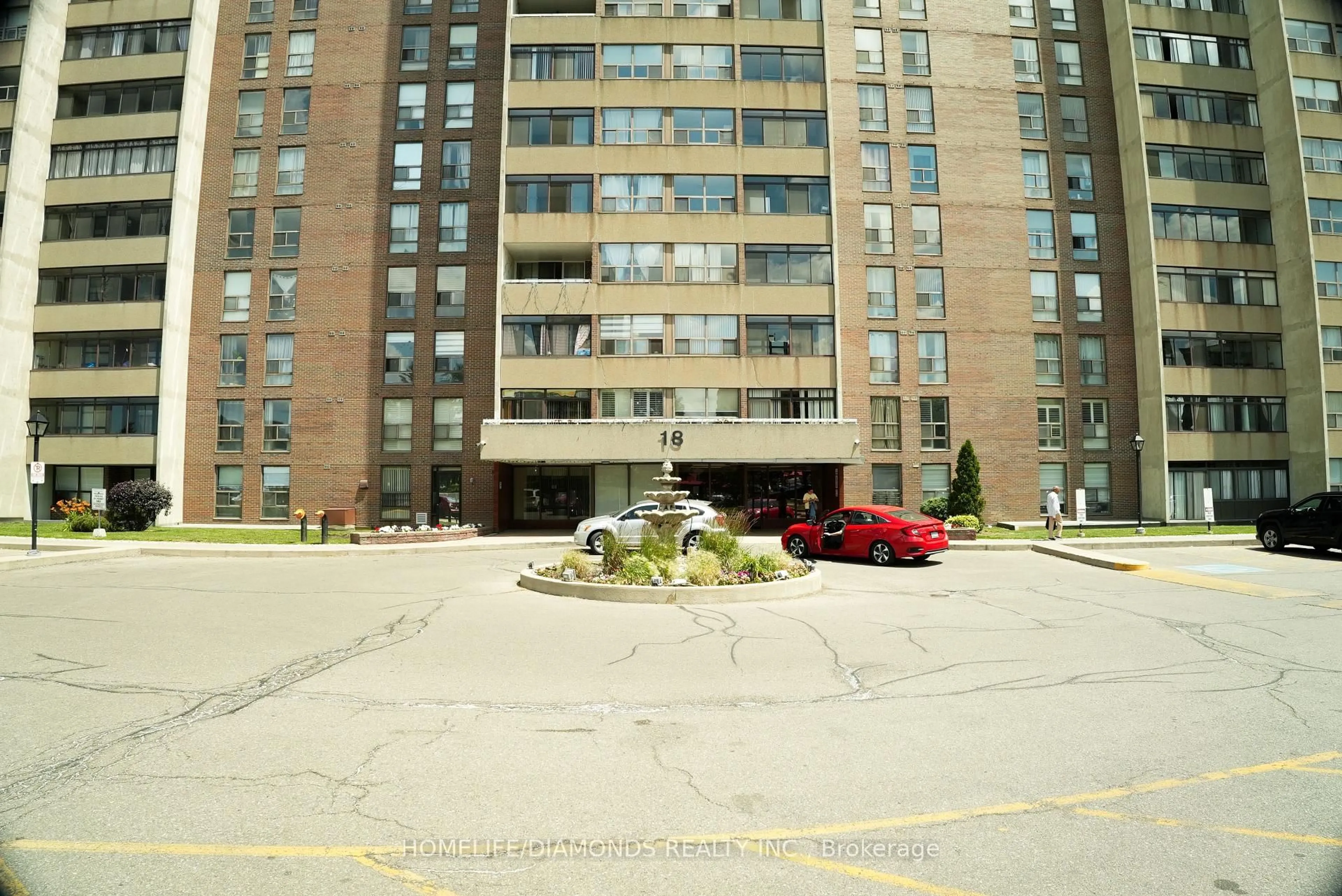 Patio, building for 18 Knightsbridge Rd #1411, Brampton Ontario L6T 3X5
